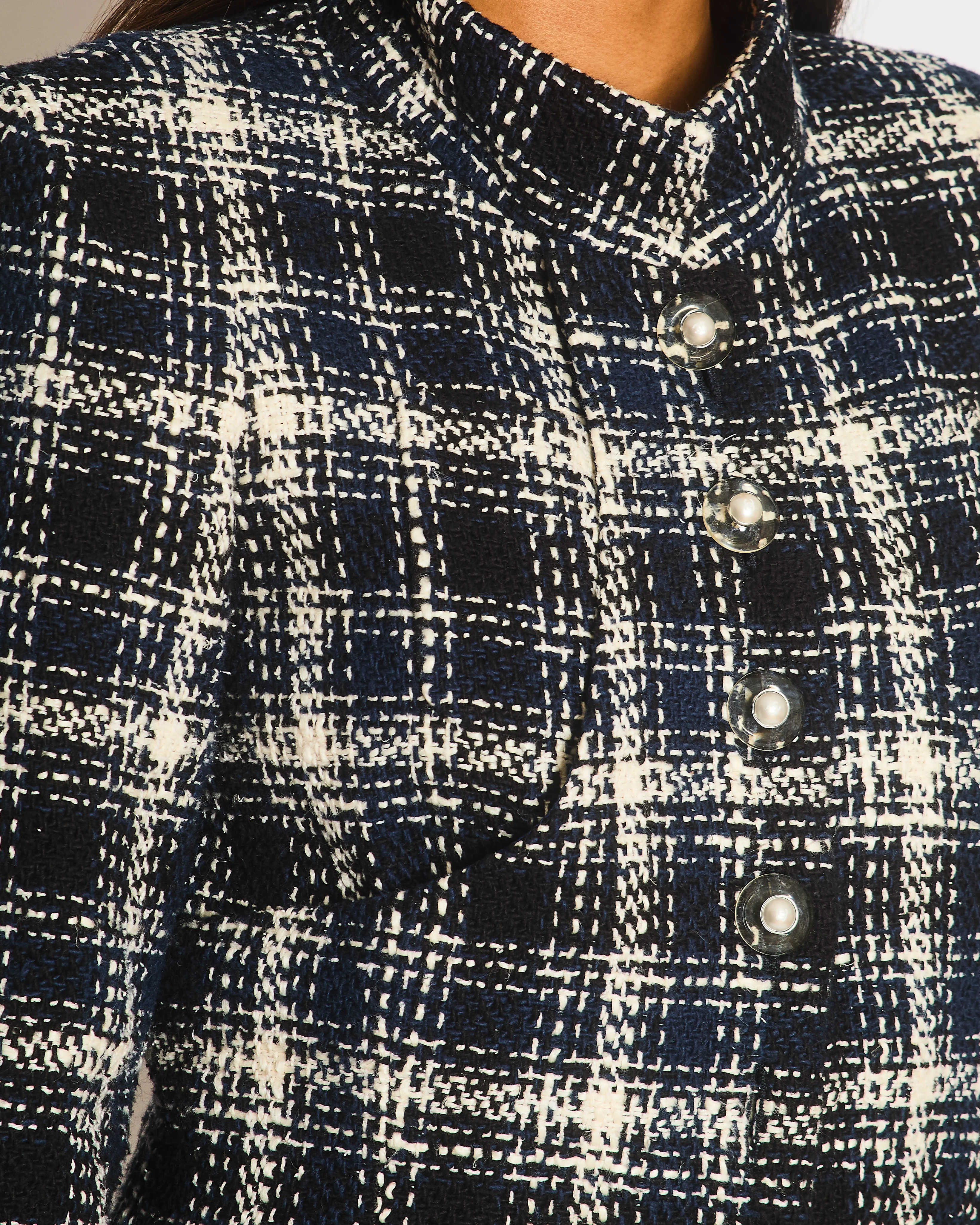 Chanel 18S Navy, White and Black Check Tweed Cropped Jacket with Cropped Sleeves and Clear Pearl Logo Buttons Size FR 36 (UK 8) - Image 5