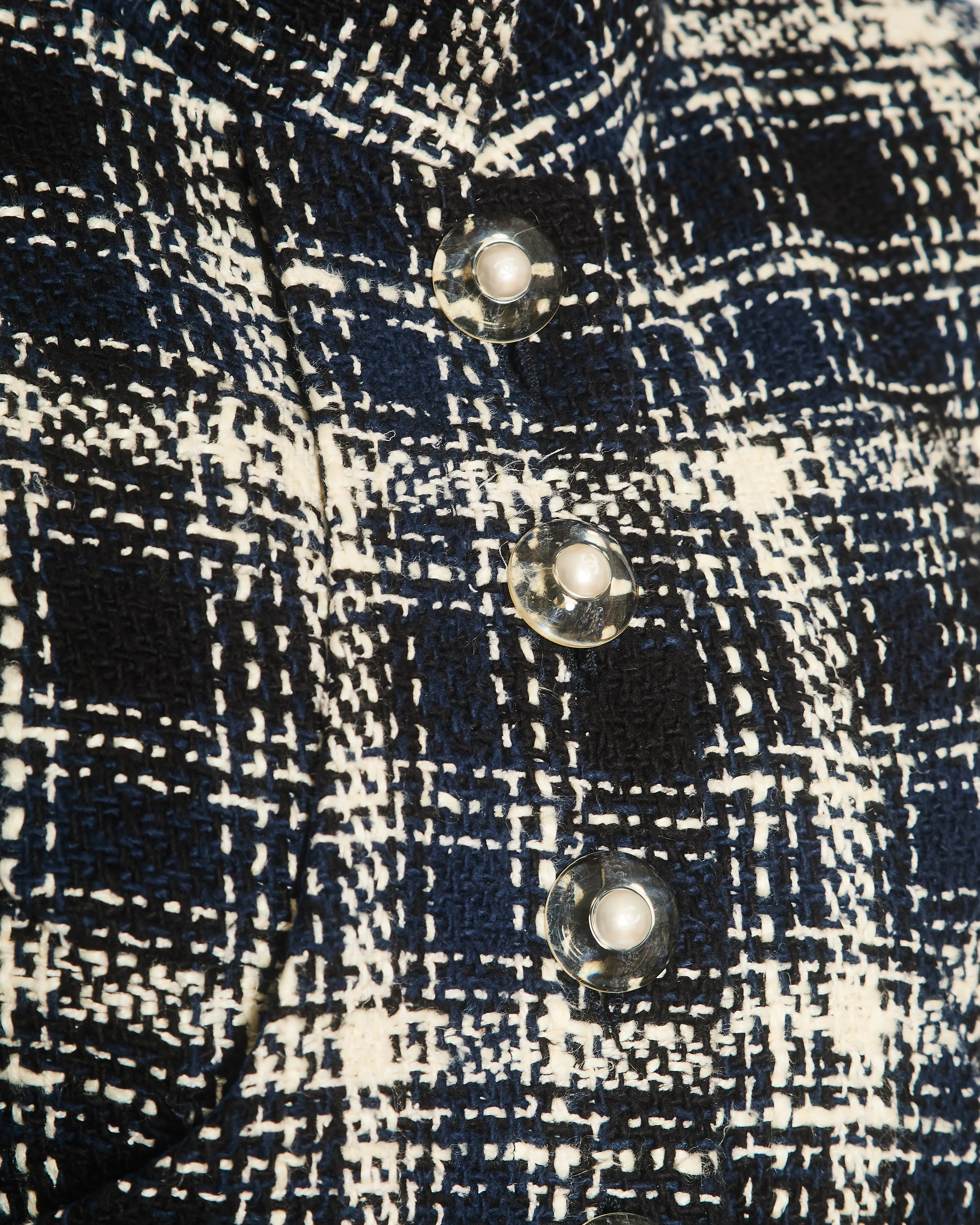 Chanel 18S Navy, White and Black Check Tweed Cropped Jacket with Cropped Sleeves and Clear Pearl Logo Buttons Size FR 36 (UK 8) - Image 6