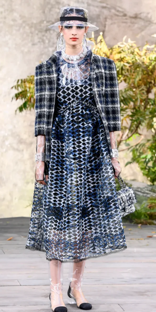 Chanel 18S Navy, White and Black Check Tweed Cropped Jacket with Cropped Sleeves and Clear Pearl Logo Buttons Size FR 36 (UK 8) - Image 8