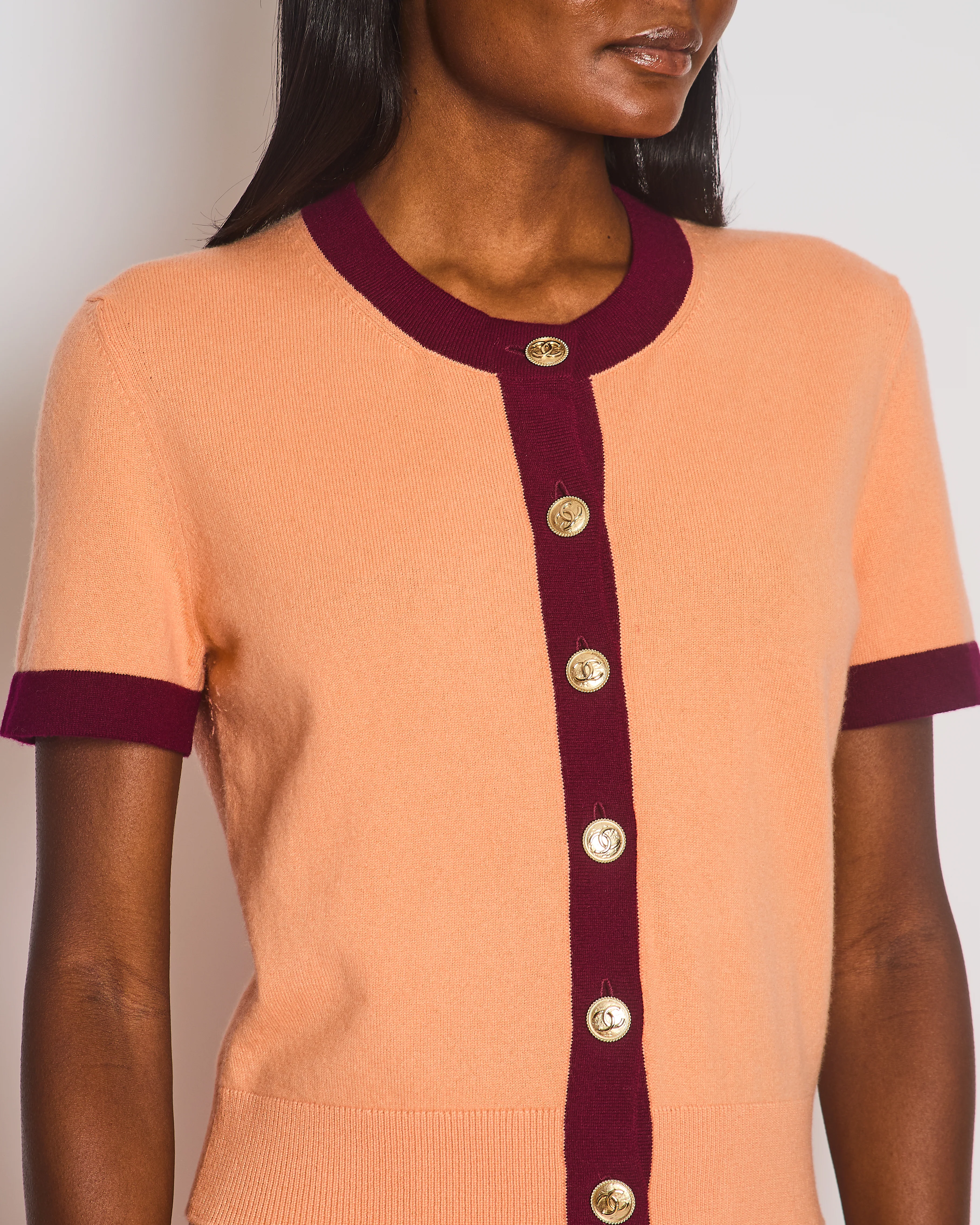 Chanel 2020 Metiers des Arts Peach Short Sleeve Knitted Button Down Cardigan with CC Button Detail Size FR 38 (UK 10) - Image 3