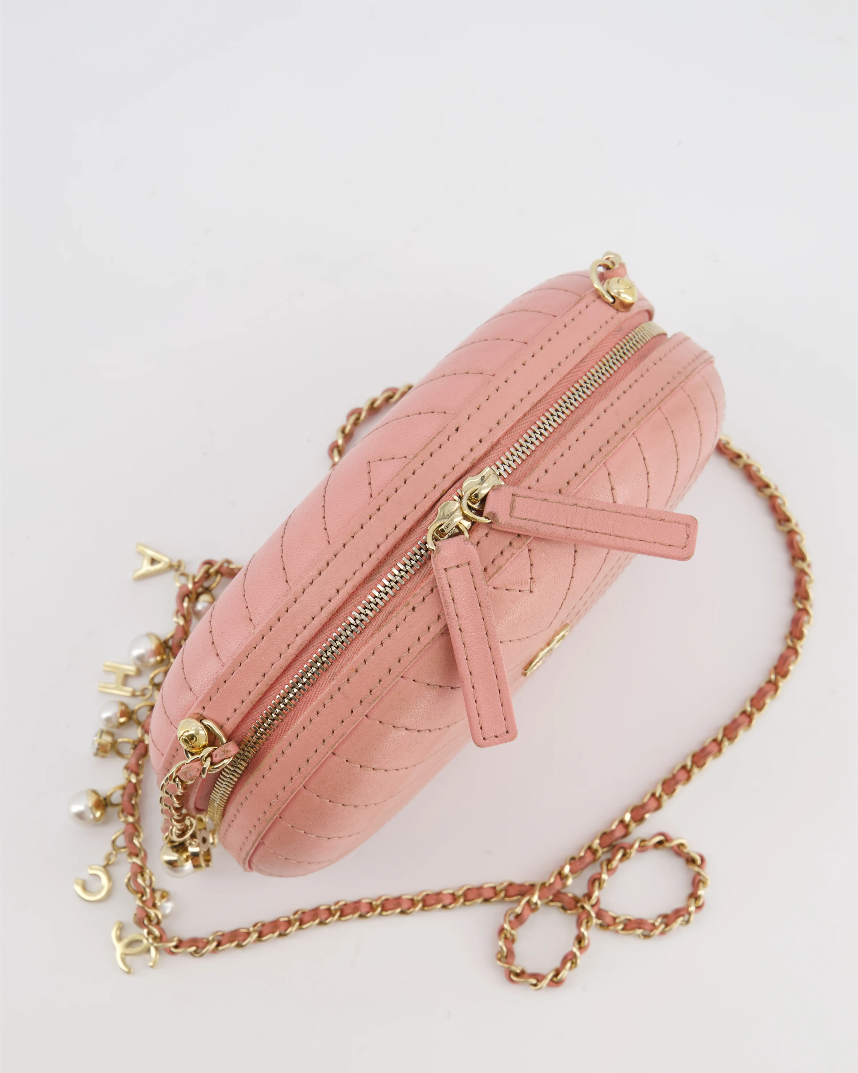Chanel 2019 Pink Runway La Pausa Round Evening bag in Chevron with Gold Hardware and Charm Chain - Image 19