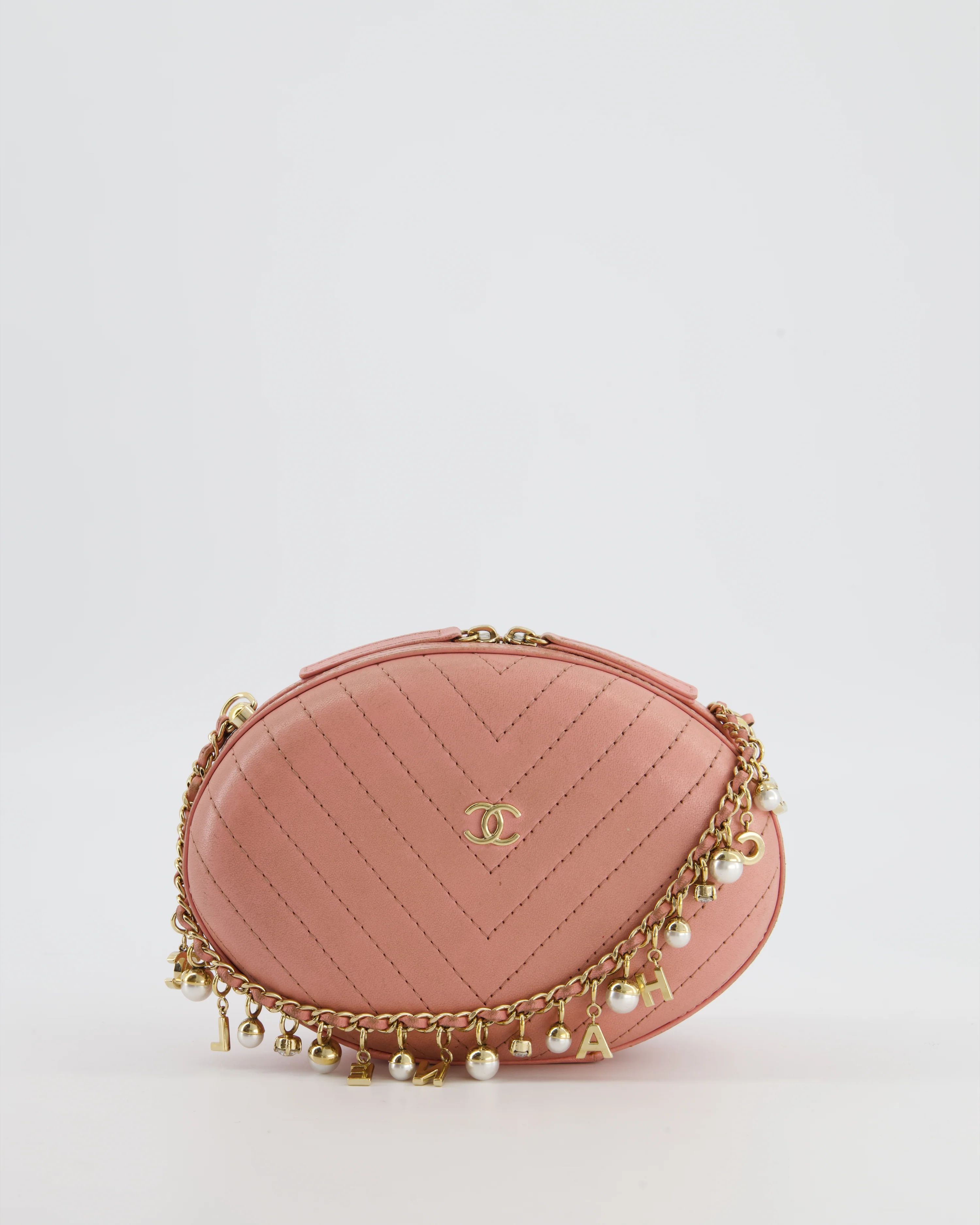 Chanel 2019 Pink Runway La Pausa Round Evening bag in Chevron with Gold Hardware and Charm Chain - Image 4