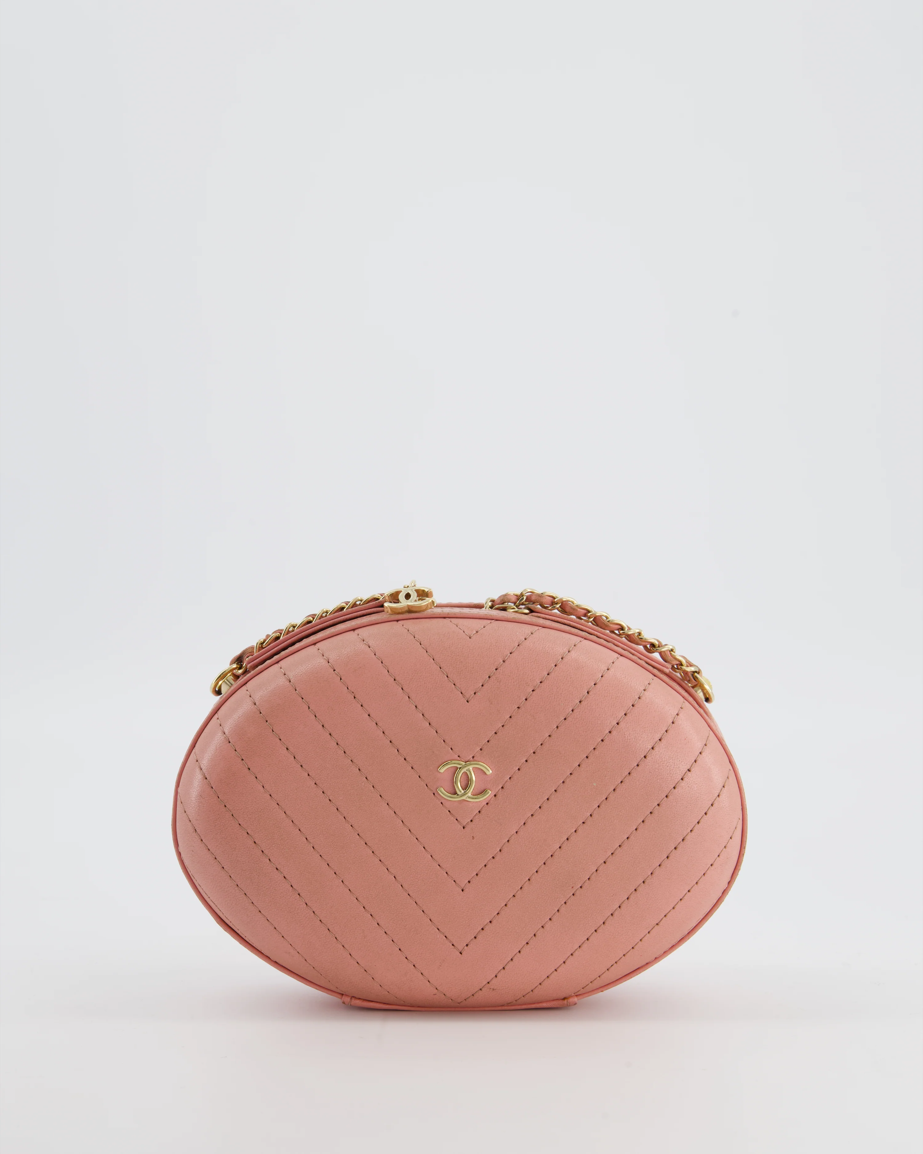 Chanel 2019 Pink Runway La Pausa Round Evening bag in Chevron with Gold Hardware and Charm Chain - Image 6