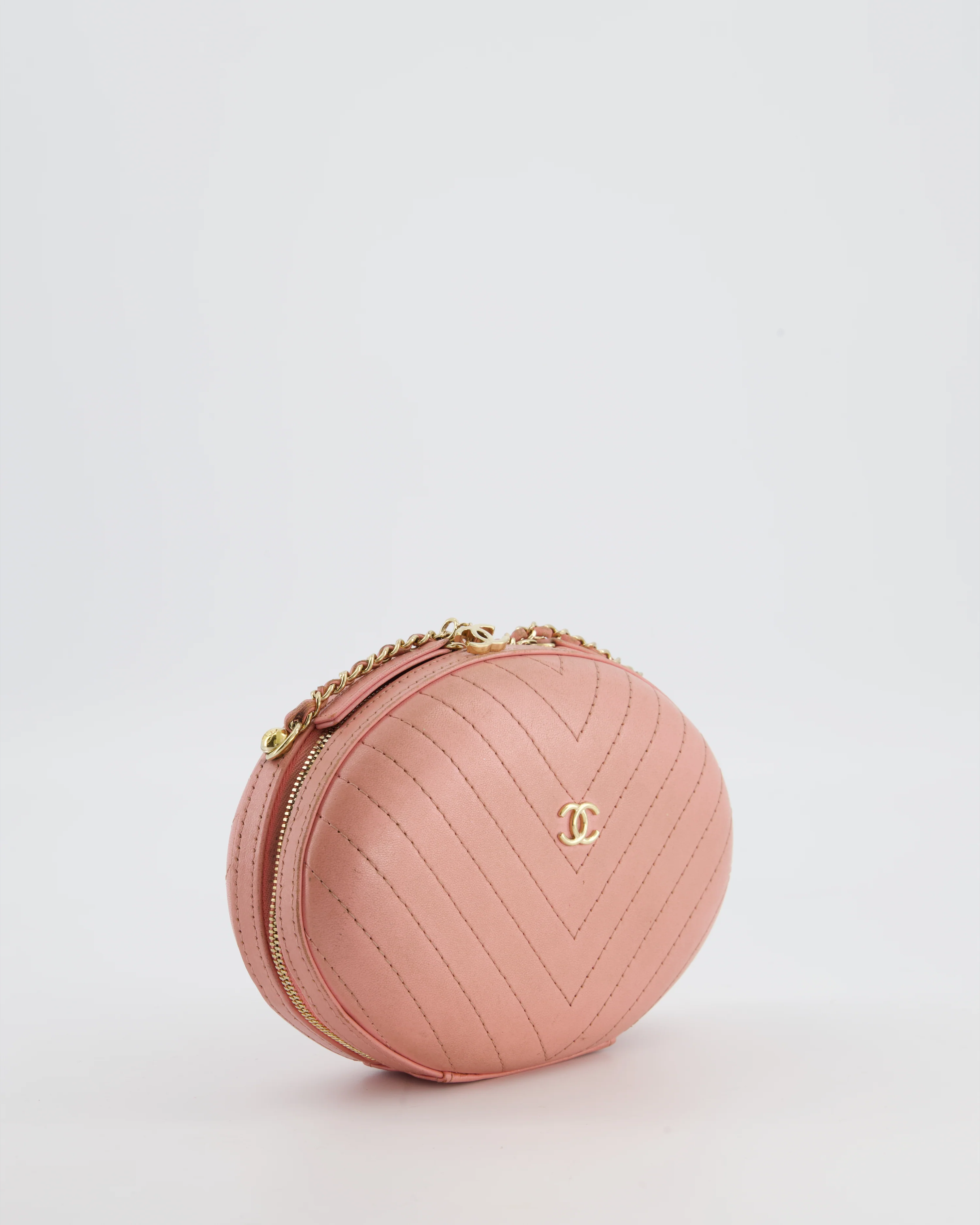 Chanel 2019 Pink Runway La Pausa Round Evening bag in Chevron with Gold Hardware and Charm Chain - Image 7