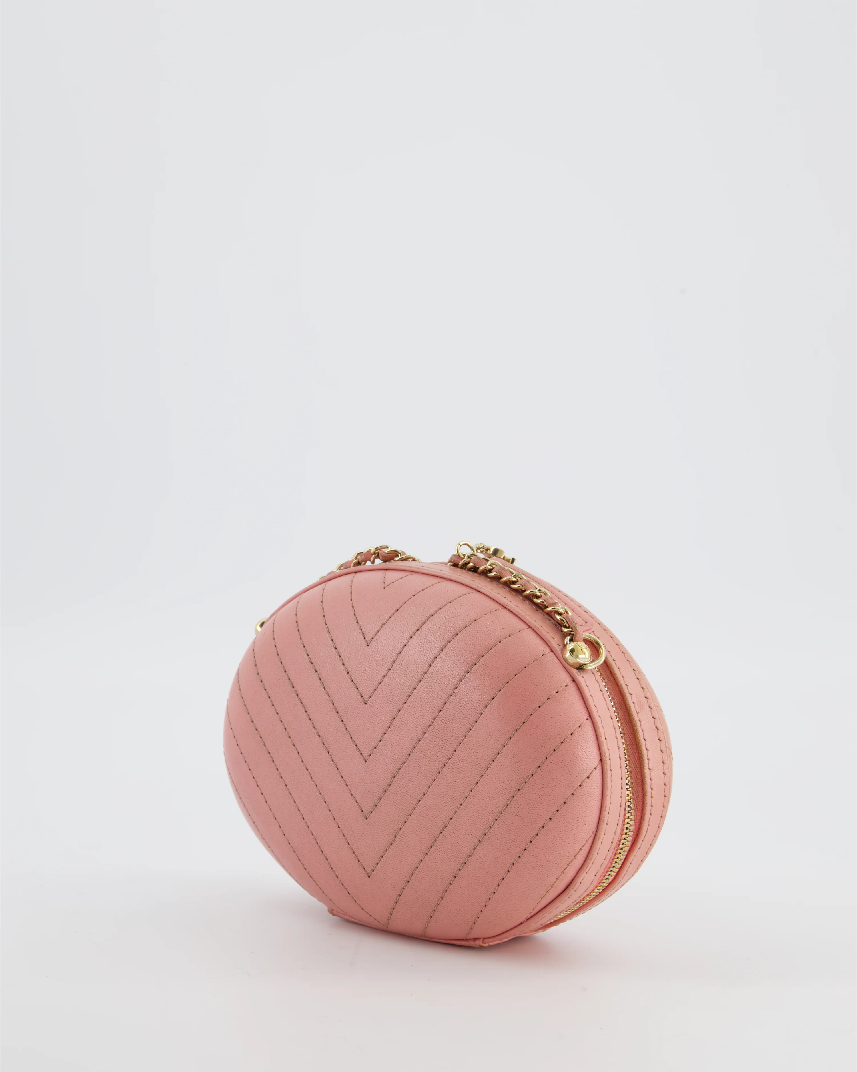 Chanel 2019 Pink Runway La Pausa Round Evening bag in Chevron with Gold Hardware and Charm Chain - Image 9