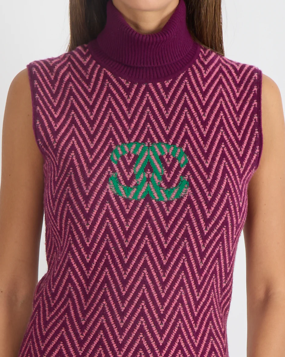 Chanel Fall 2021 Pink and Purple Cashmere Knit High-Neck Sleeveless Midi Dress with ZigZag Pattern and Green CC Logo and with Back Crystal CC Logo Detail Size FR 38 (UK 10) - Image 5