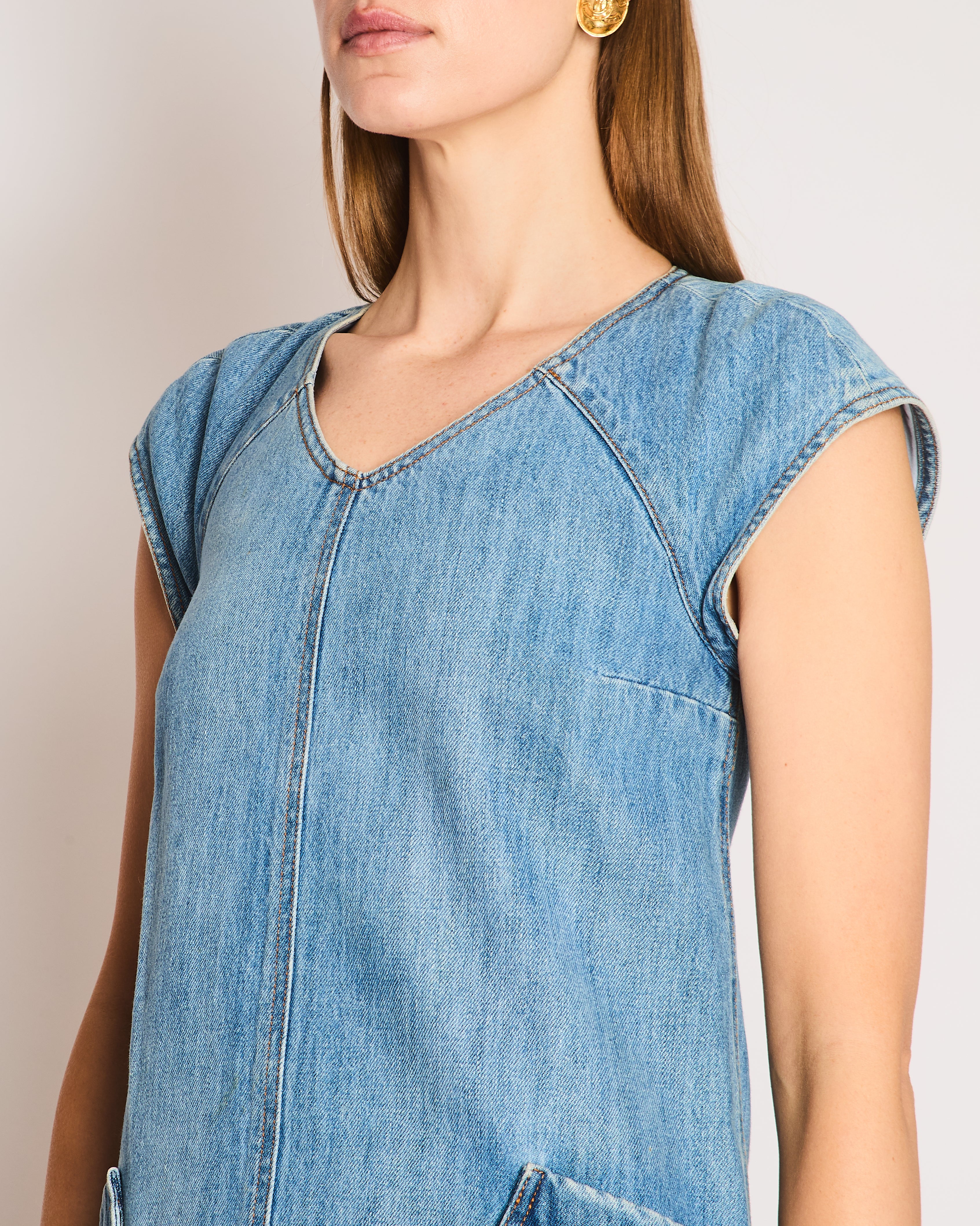 Chanel Pre Fall 2014 Blue Denim Paris Dallas Sleeveless Open Back Mini Dress with Front Pockets and Silver Star Textured CC Logo Buttons Size FR 36 (UK 8) - Image 3