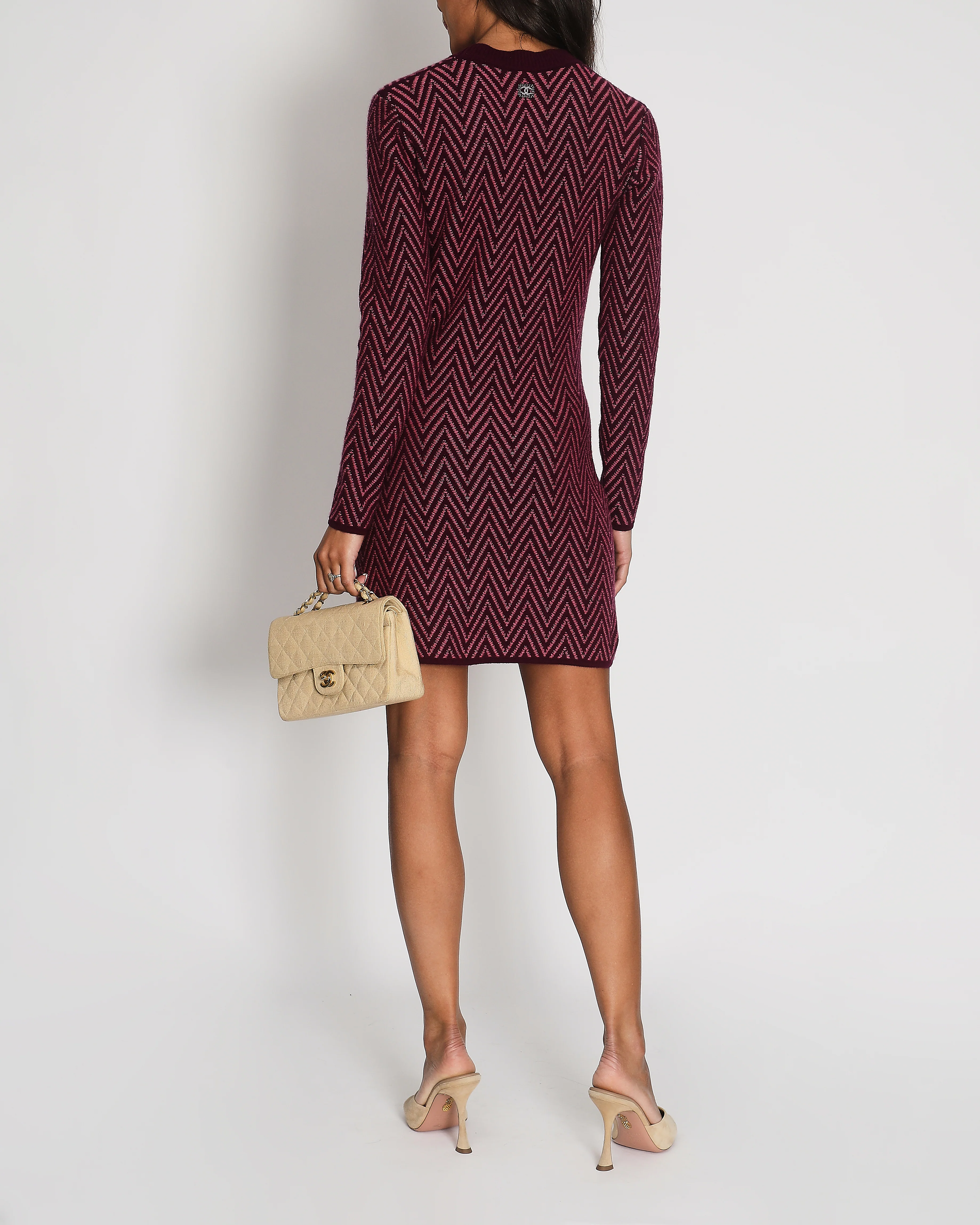 Chanel FW/21 Purple, Green Zig Zag Cashmere Dress with CC Logo Size FR 36 (UK 8) - Image 11