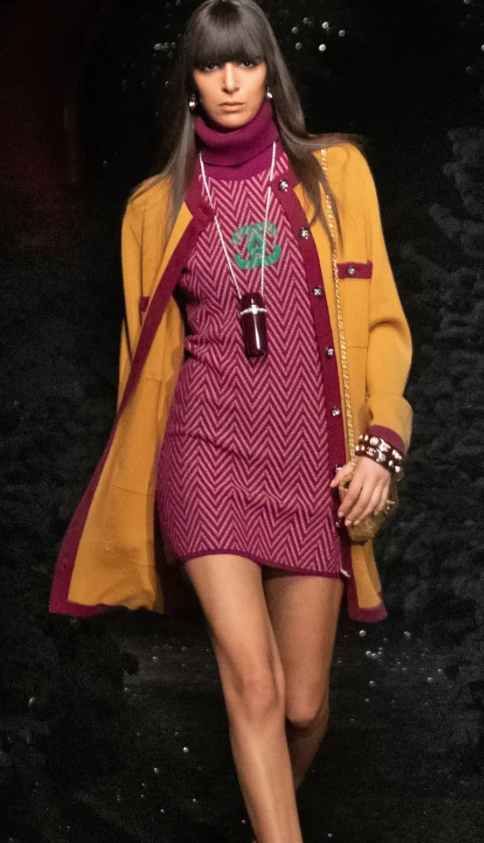 Chanel FW/21 Purple, Green Zig Zag Cashmere Dress with CC Logo Size FR 36 (UK 8) - Image 13