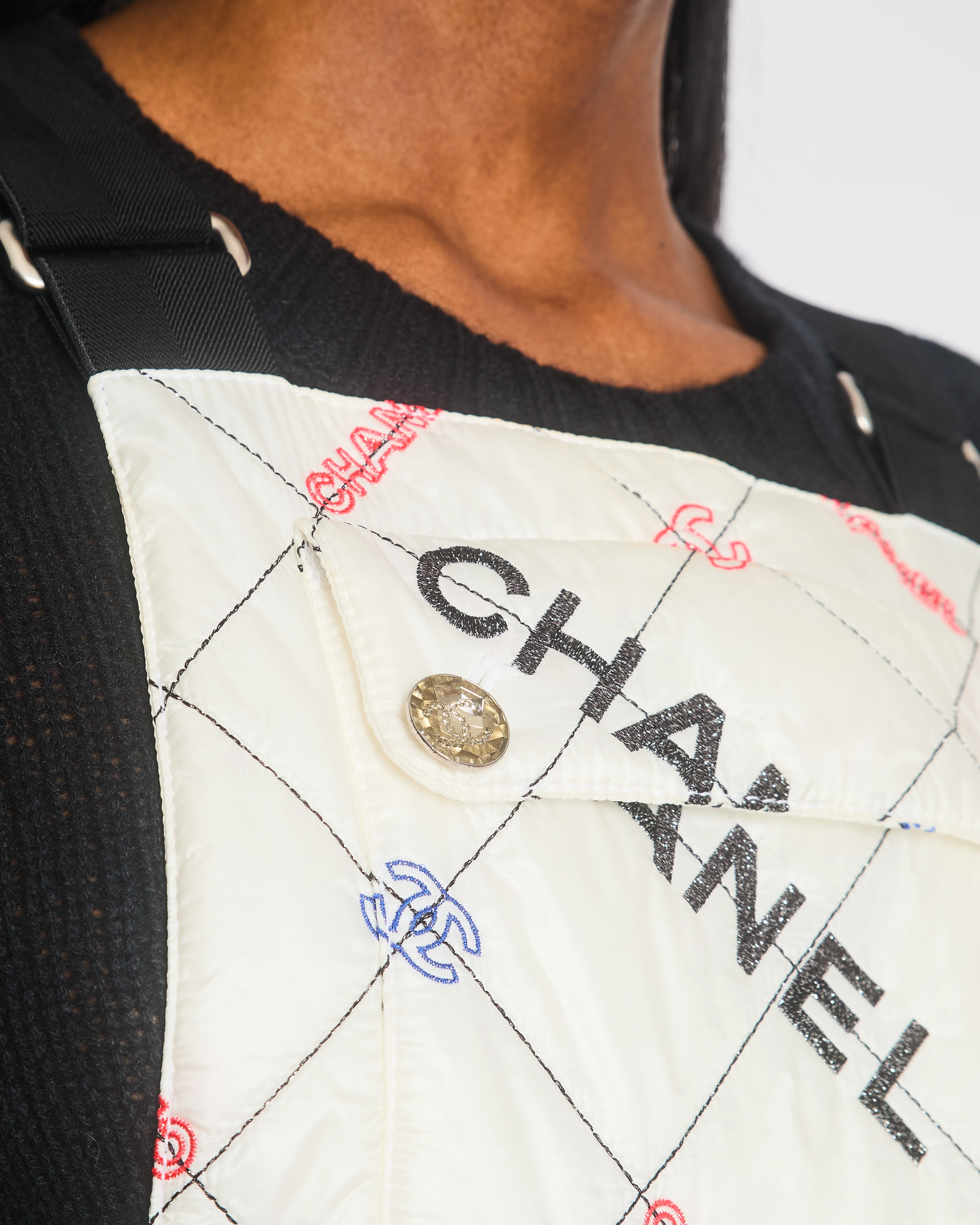 Chanel Fall 2021 White Quilted Ski Jumpsuit with Crystal Logo Details Size FR 34 (UK 6) - Image 4