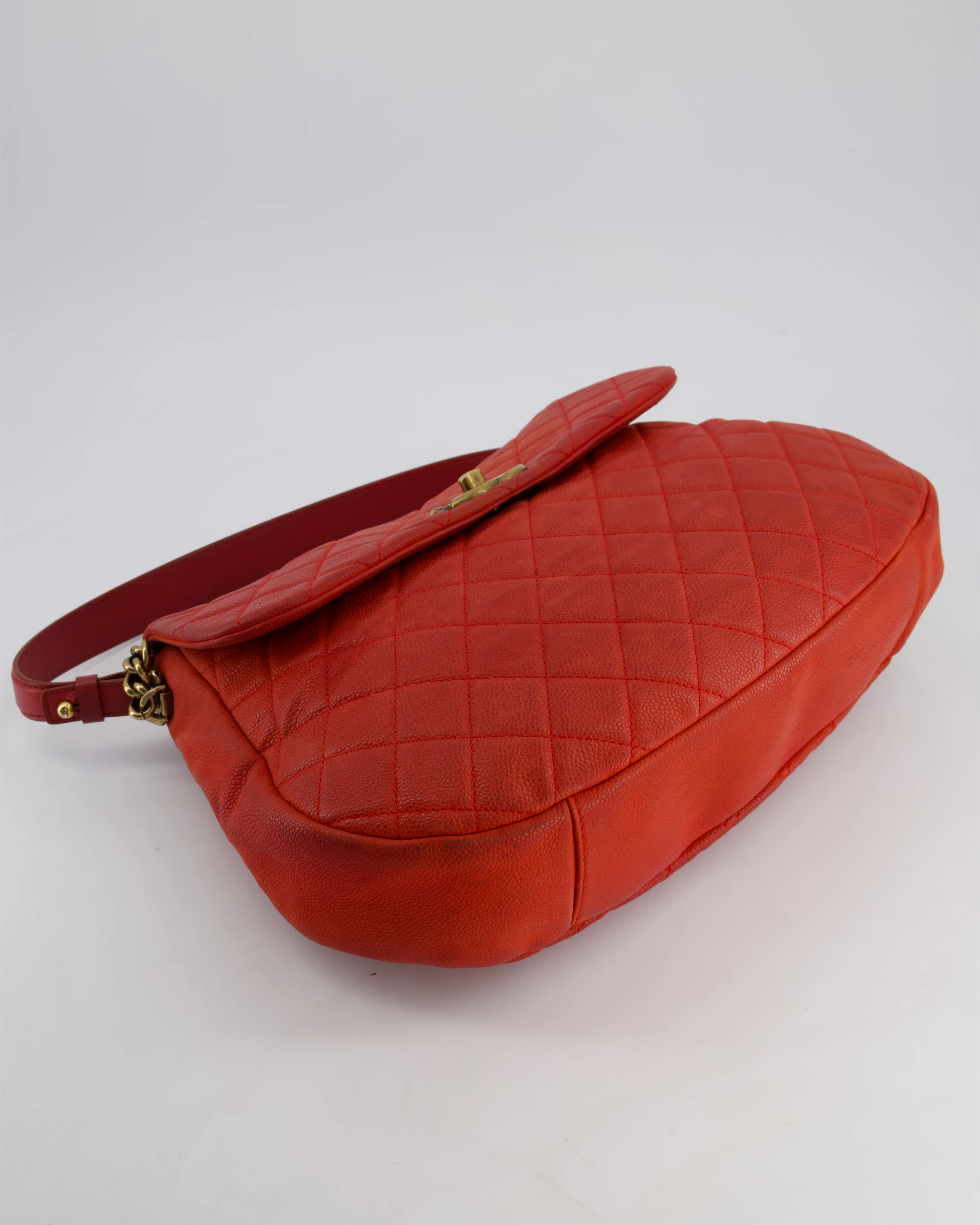 Chanel Red Country Chic Bag in Brushed Caviar Leather with Aged Gold Hardware - Image 17