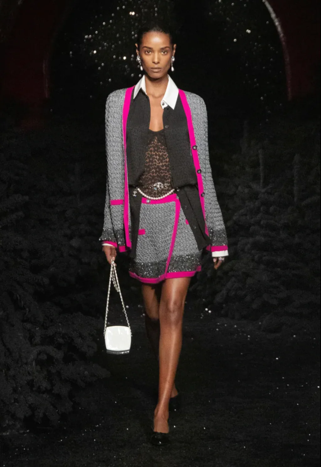Chanel Fall 2021 Silver Metallic Knit Cardigan with Pink Trim and CC Crystal Buttons Size FR 34 (UK 6) - Image 3