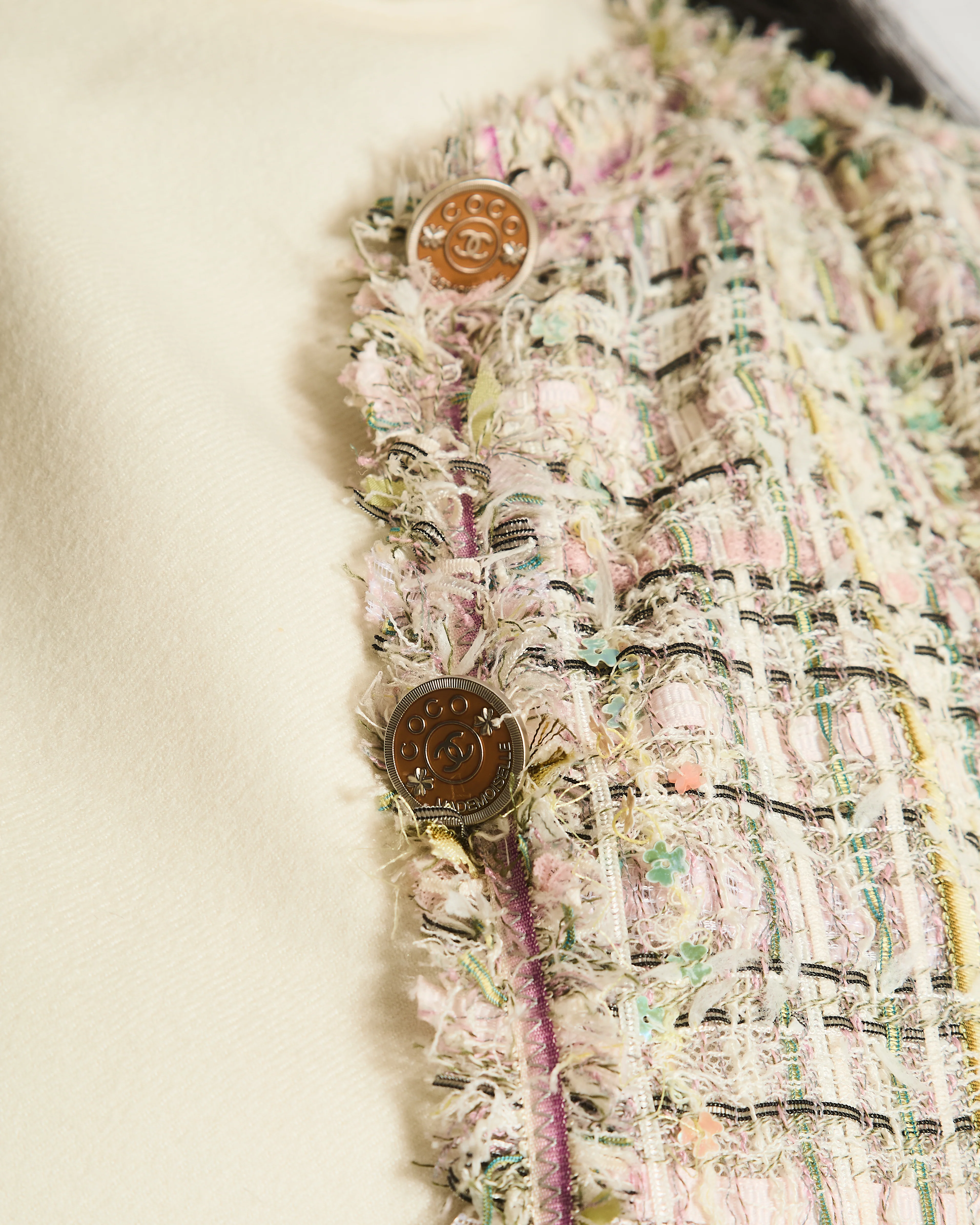 Chanel Vintage 05P Pastel Pink, Purple and Green Tweed Jacket with Coco CC Buttons Size FR 34 (UK 6) - Image 5