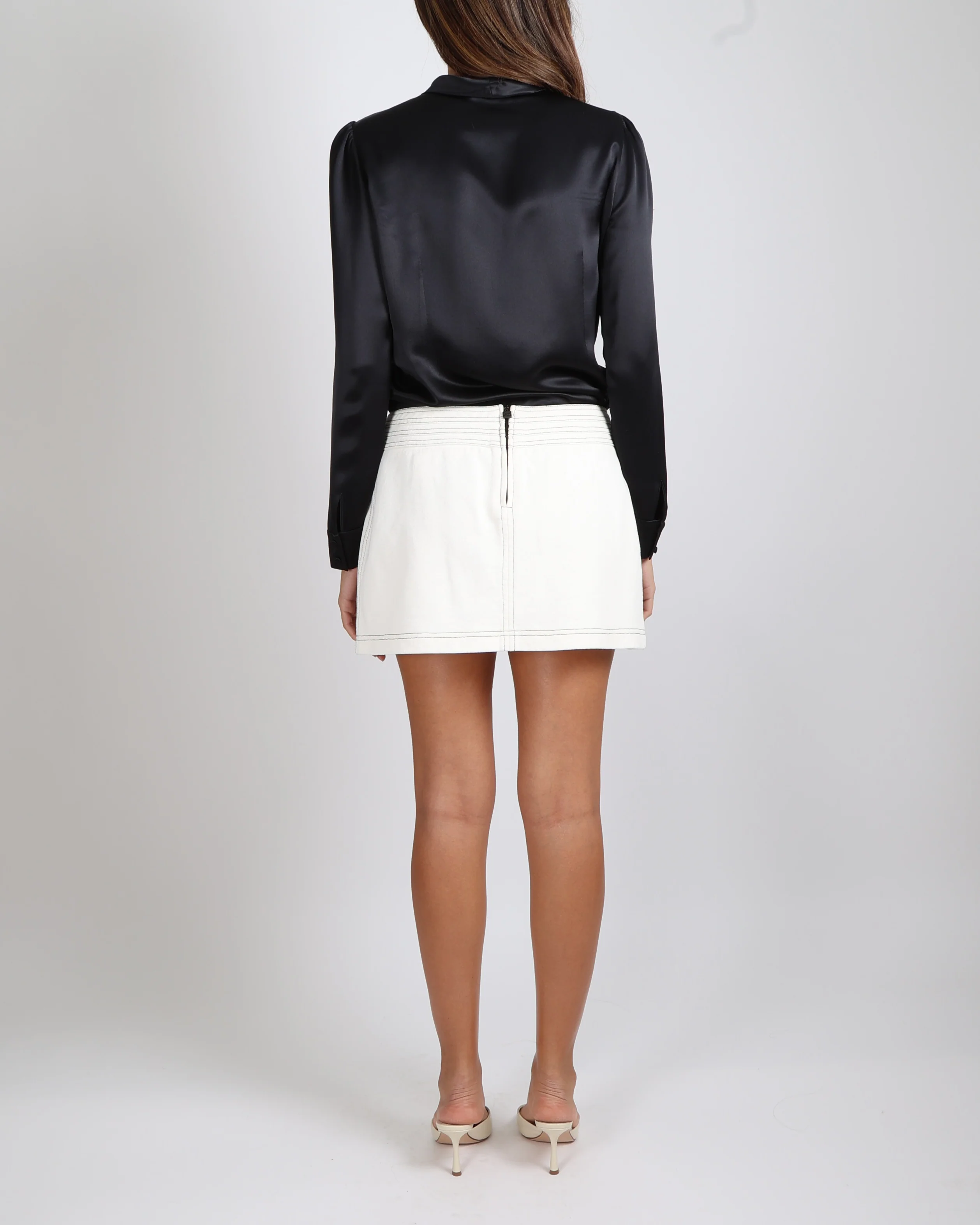 Chanel Vintage 07P Cream Micro Skirt with Black Trims and Black CC Logo Zippers Detail Size FR 40 (UK 12) - Image 3