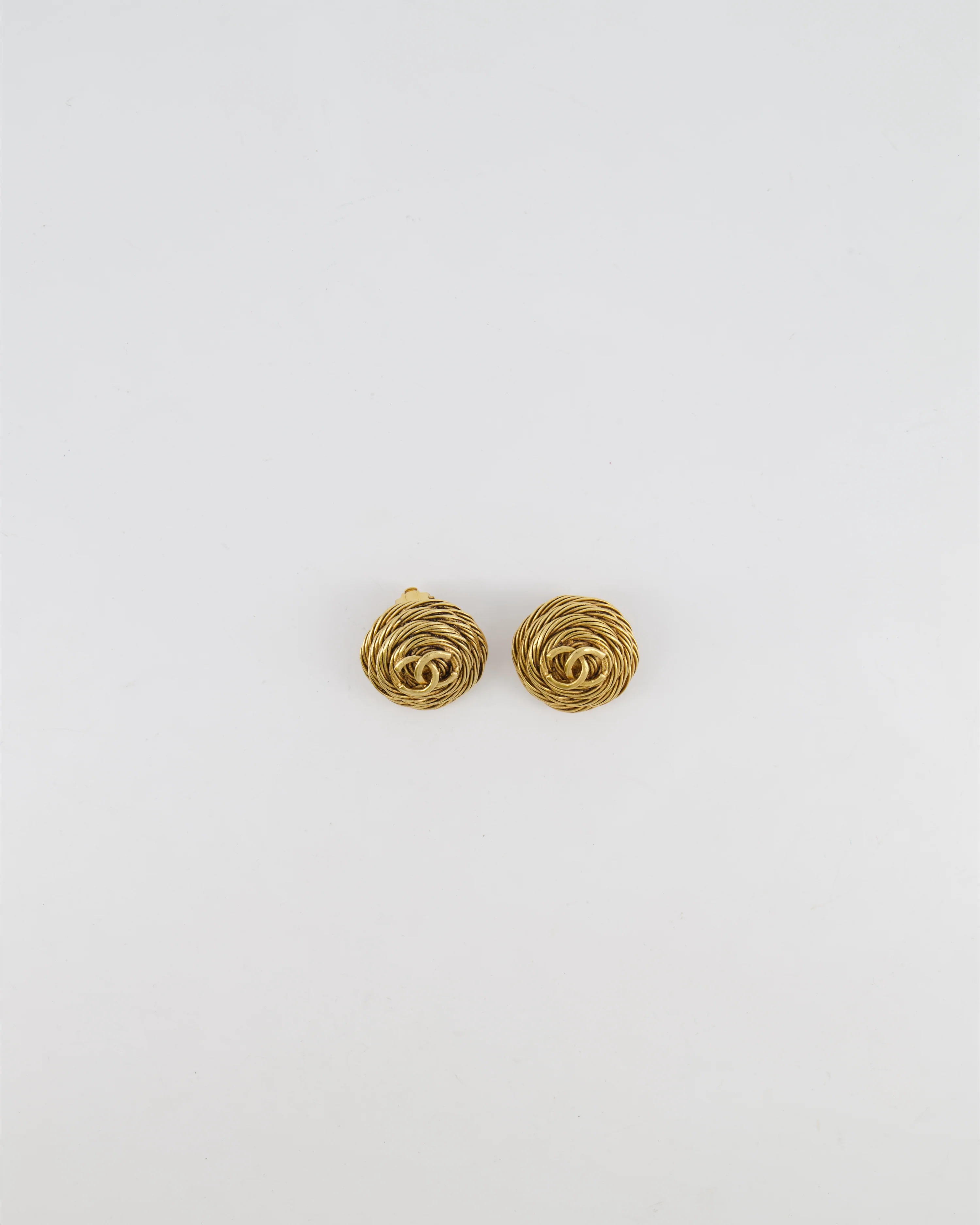 Chanel Vintage 94A Gold Round Cabled Spiral Clip on Earrings with CC Logo Detail - Image 3