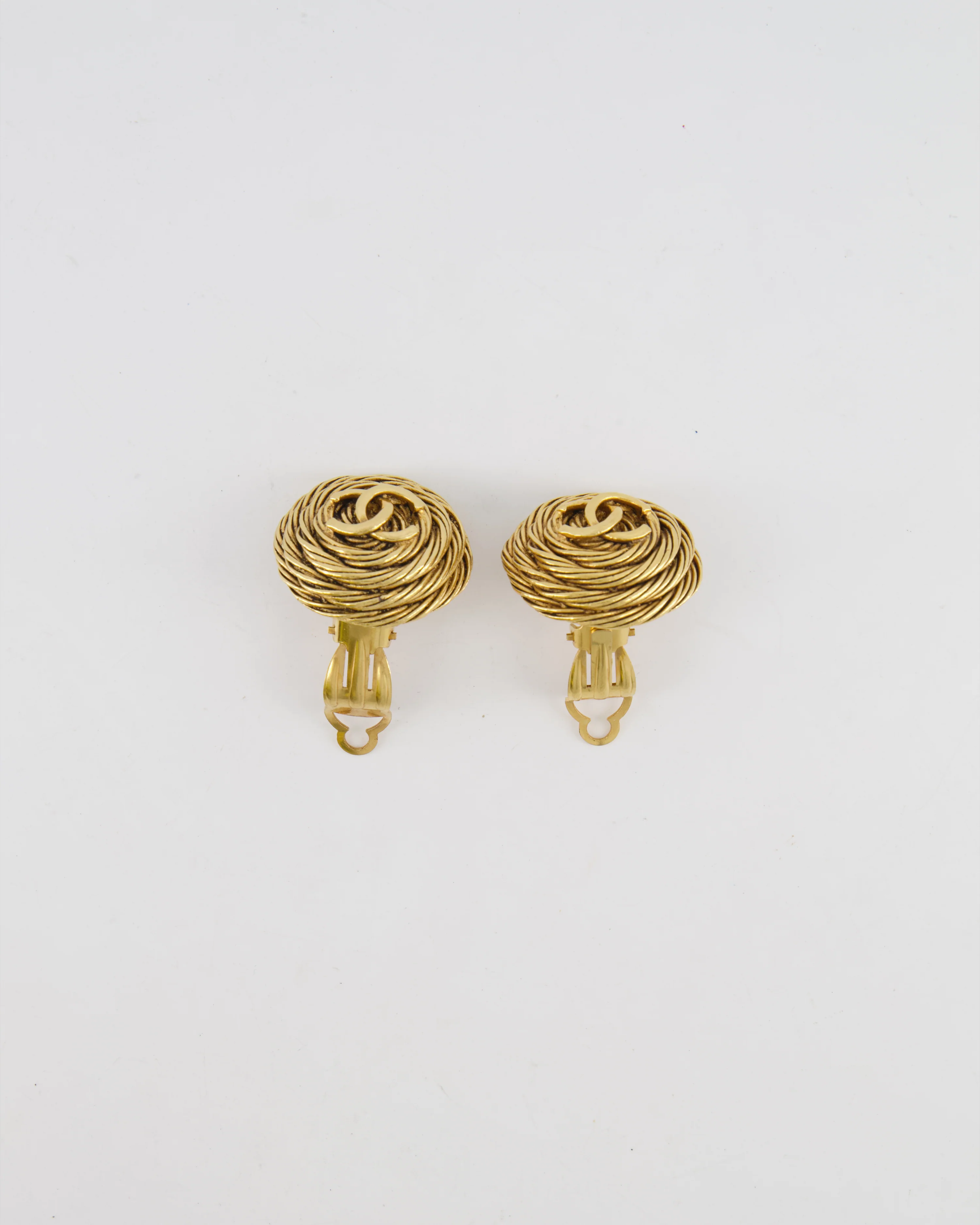 Chanel Vintage 94A Gold Round Cabled Spiral Clip on Earrings with CC Logo Detail - Image 5