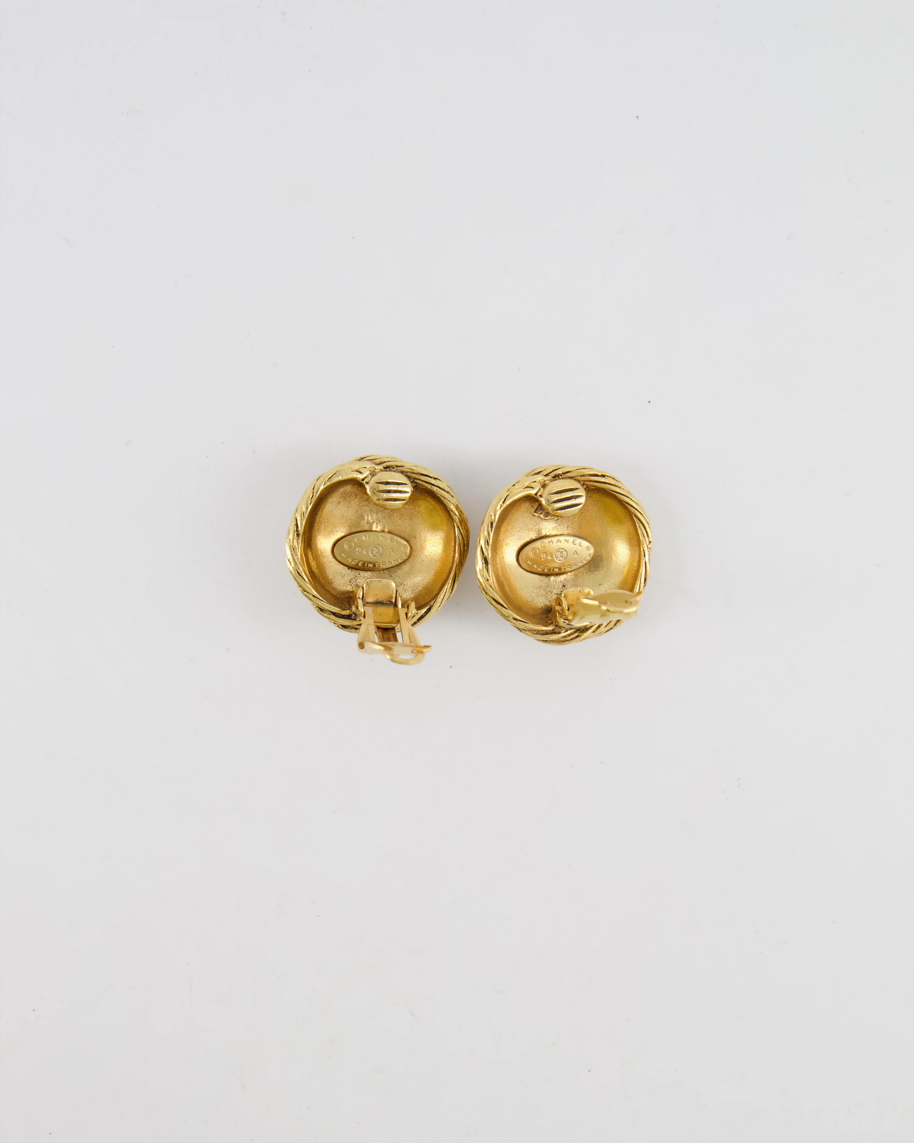 Chanel Vintage 94A Gold Round Cabled Spiral Clip on Earrings with CC Logo Detail - Image 6