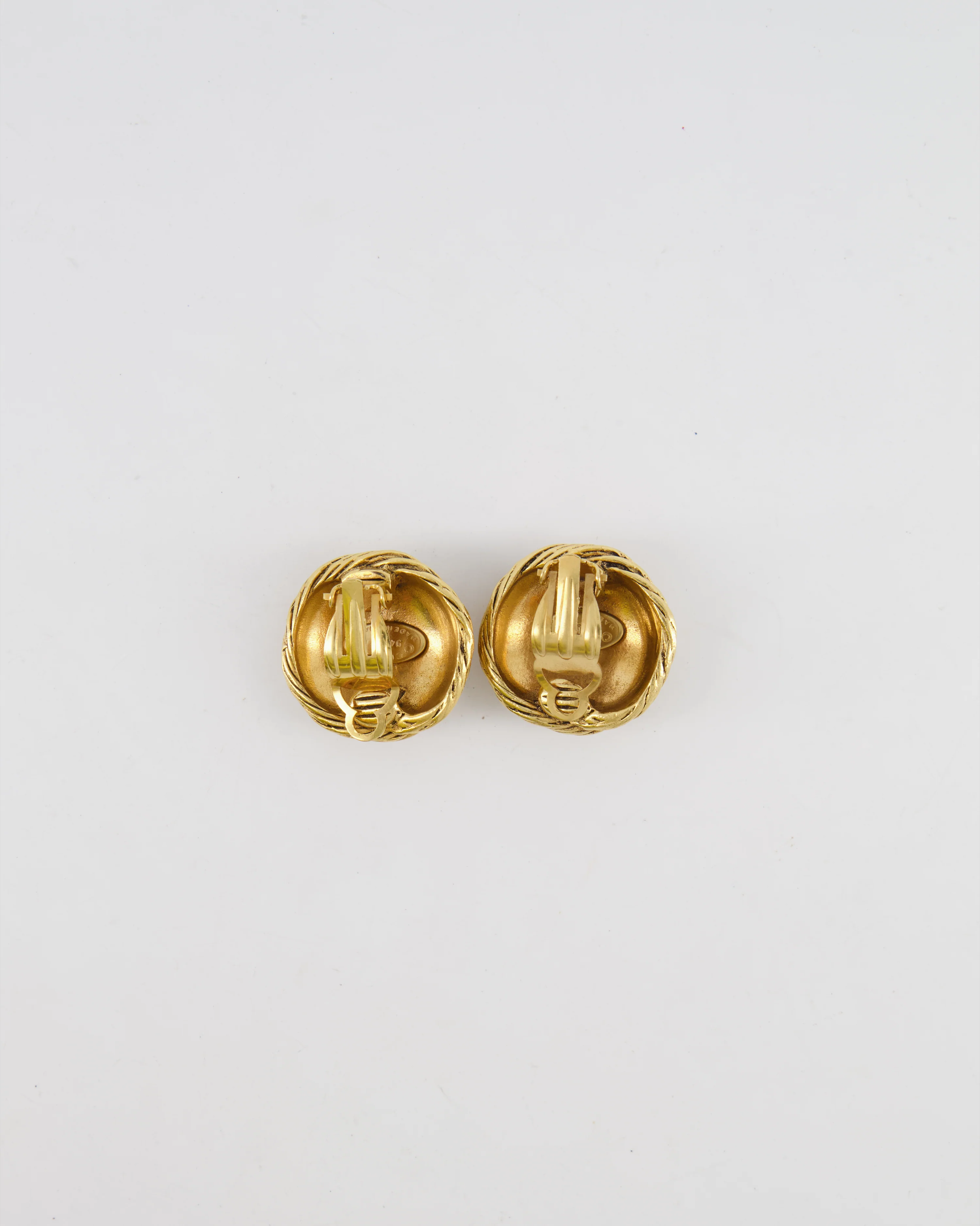 Chanel Vintage 94A Gold Round Cabled Spiral Clip on Earrings with CC Logo Detail - Image 7