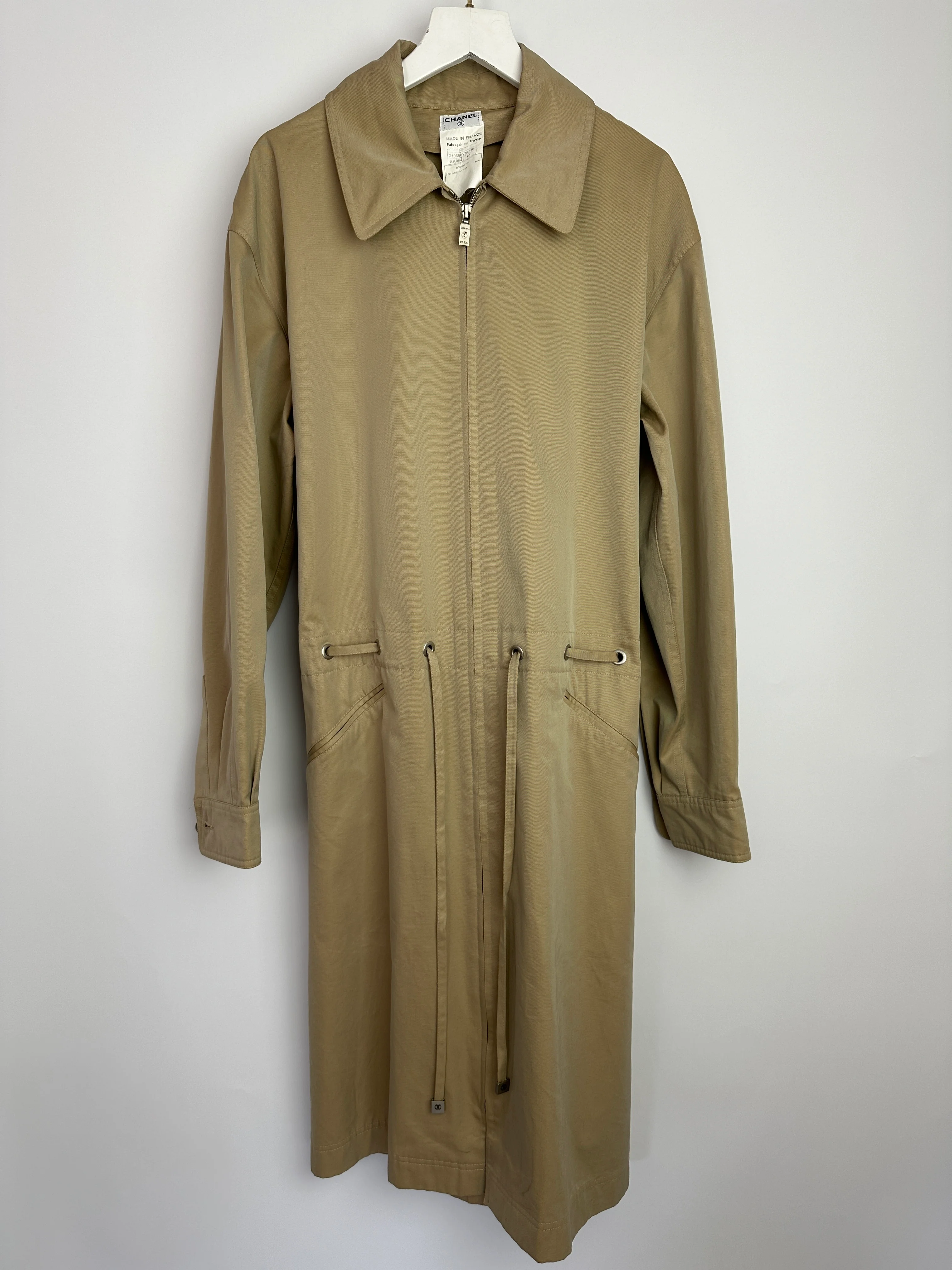 Chanel Vintage 99P Beige Cotton Long Line Belted Trench Coat with Collar and Silver Logo Zip Size FR 40 (UK 12) - Image 10