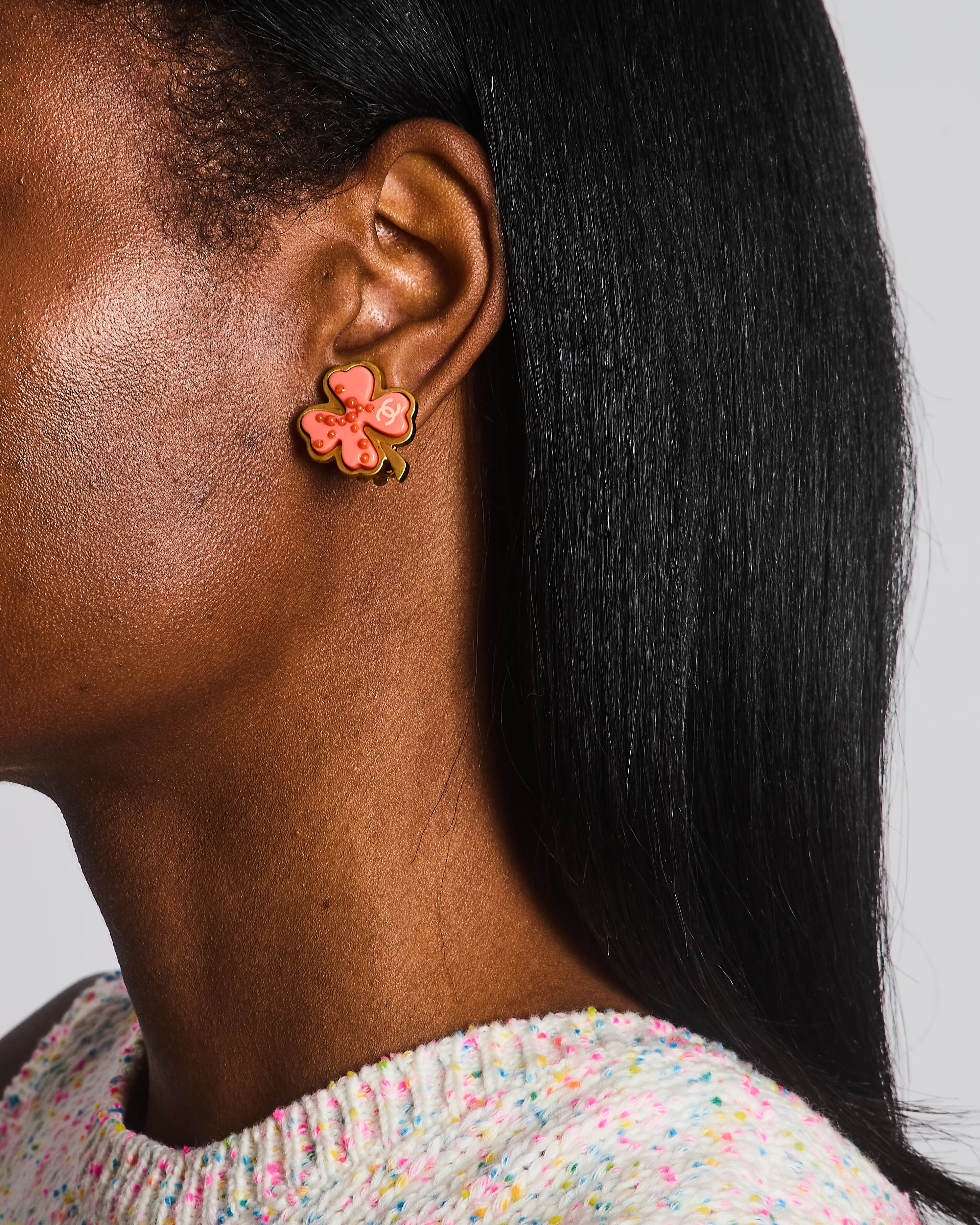 Chanel Vintage Brushed Gold and Pink Clover Clip On Earrings with CC Logo and Beads Details - Image 2