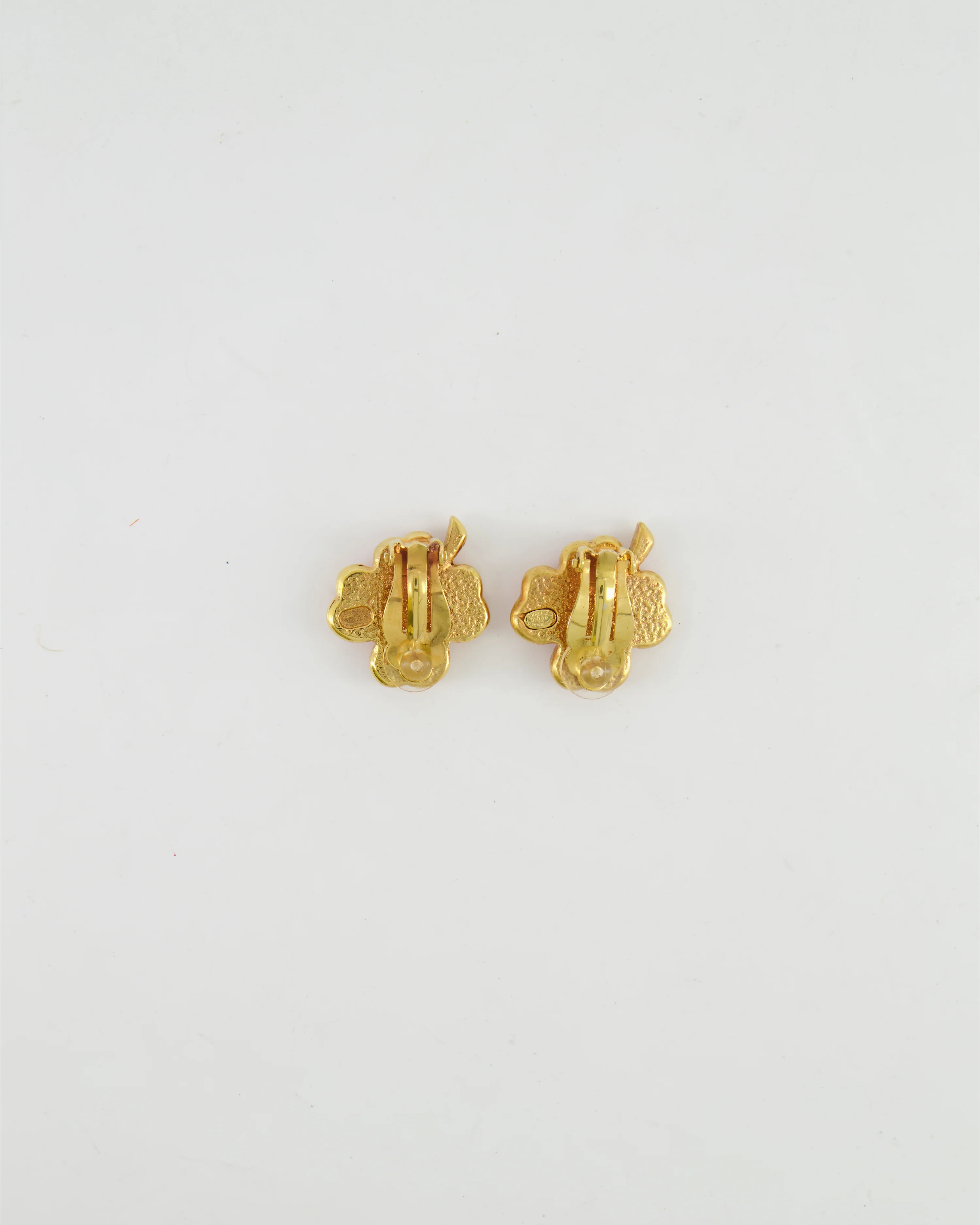 Chanel Vintage Brushed Gold and Pink Clover Clip On Earrings with CC Logo and Beads Details - Image 7