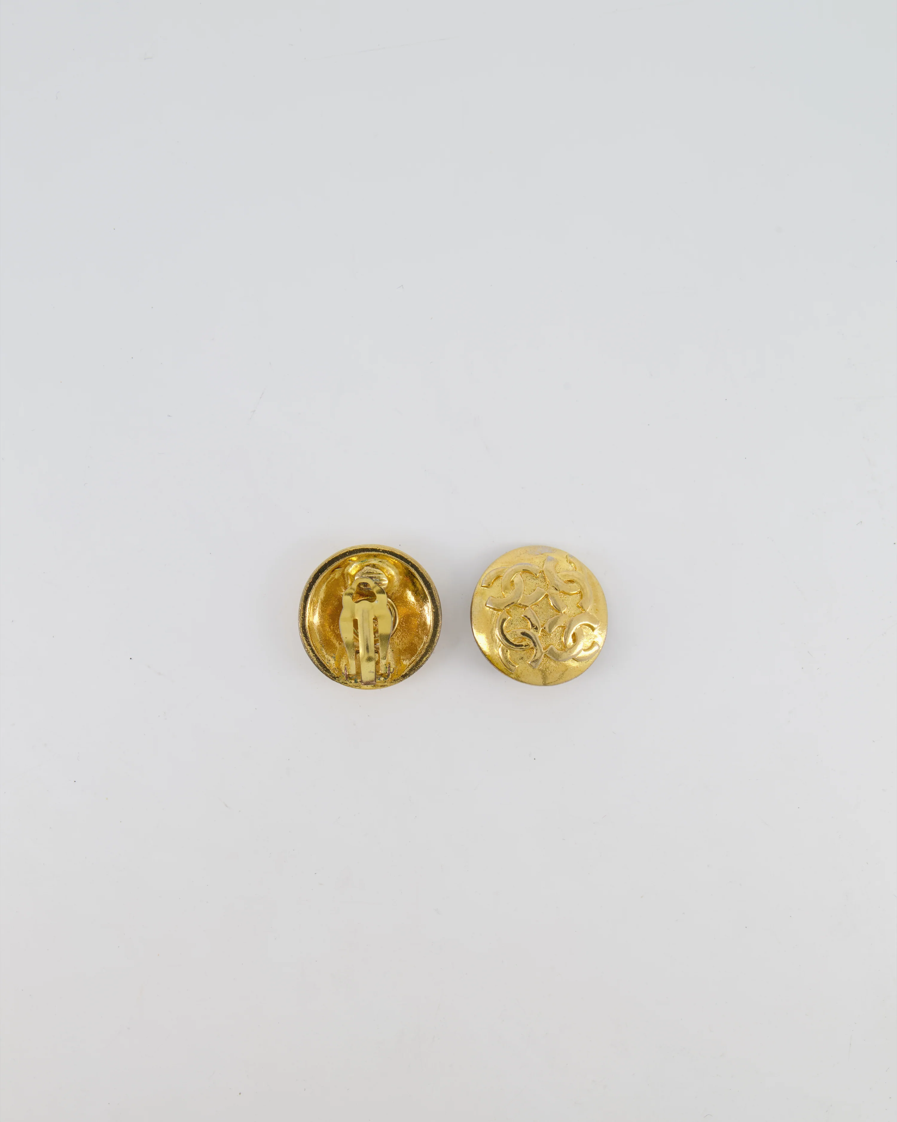 Chanel Vintage Gold Round Clip-On Earrings with CC Logos - Image 3