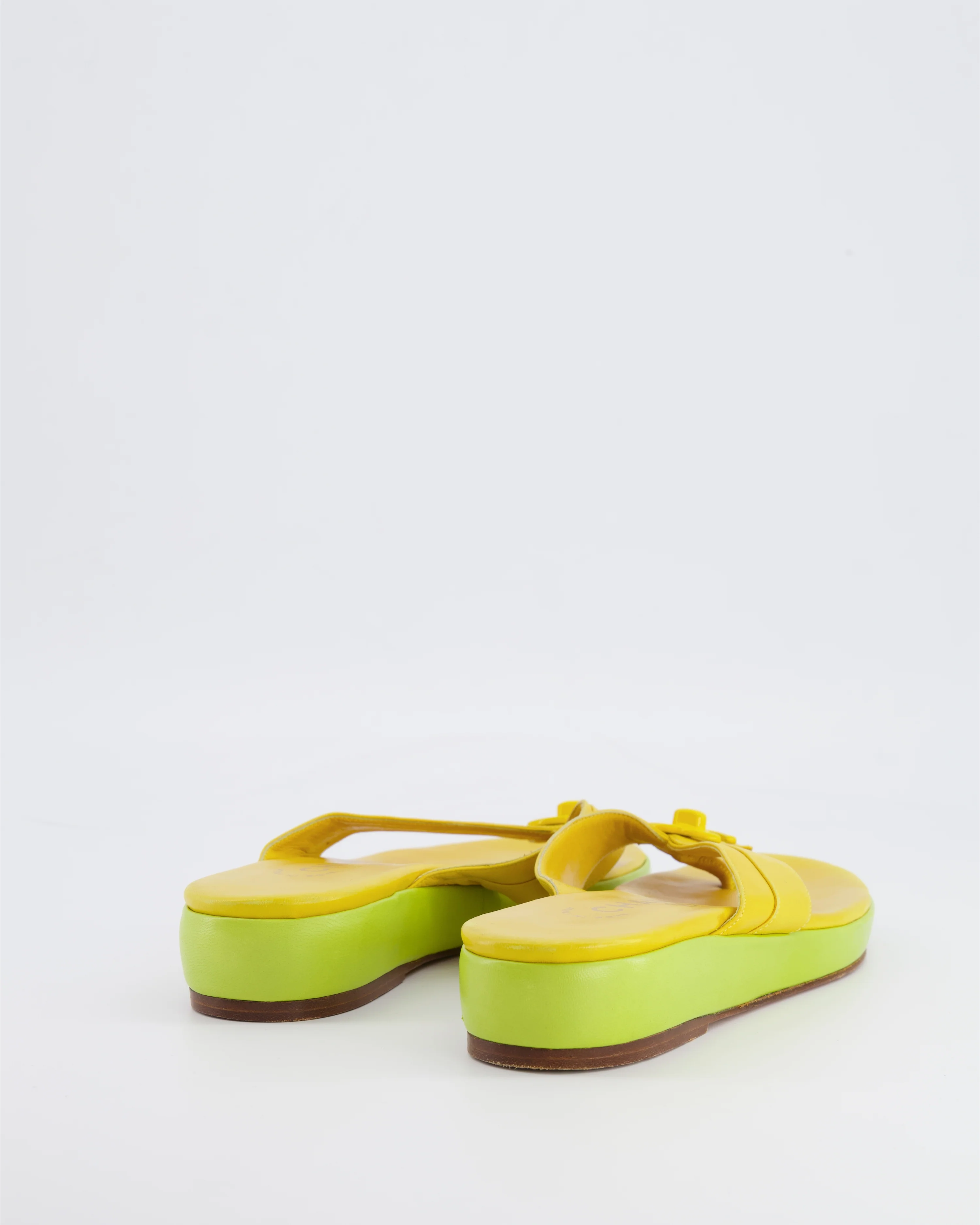 Chanel 2002 Vintage Yellow and Green Leather Heeled Flip Flops with CC Logo Detailing Size 38 - Image 3