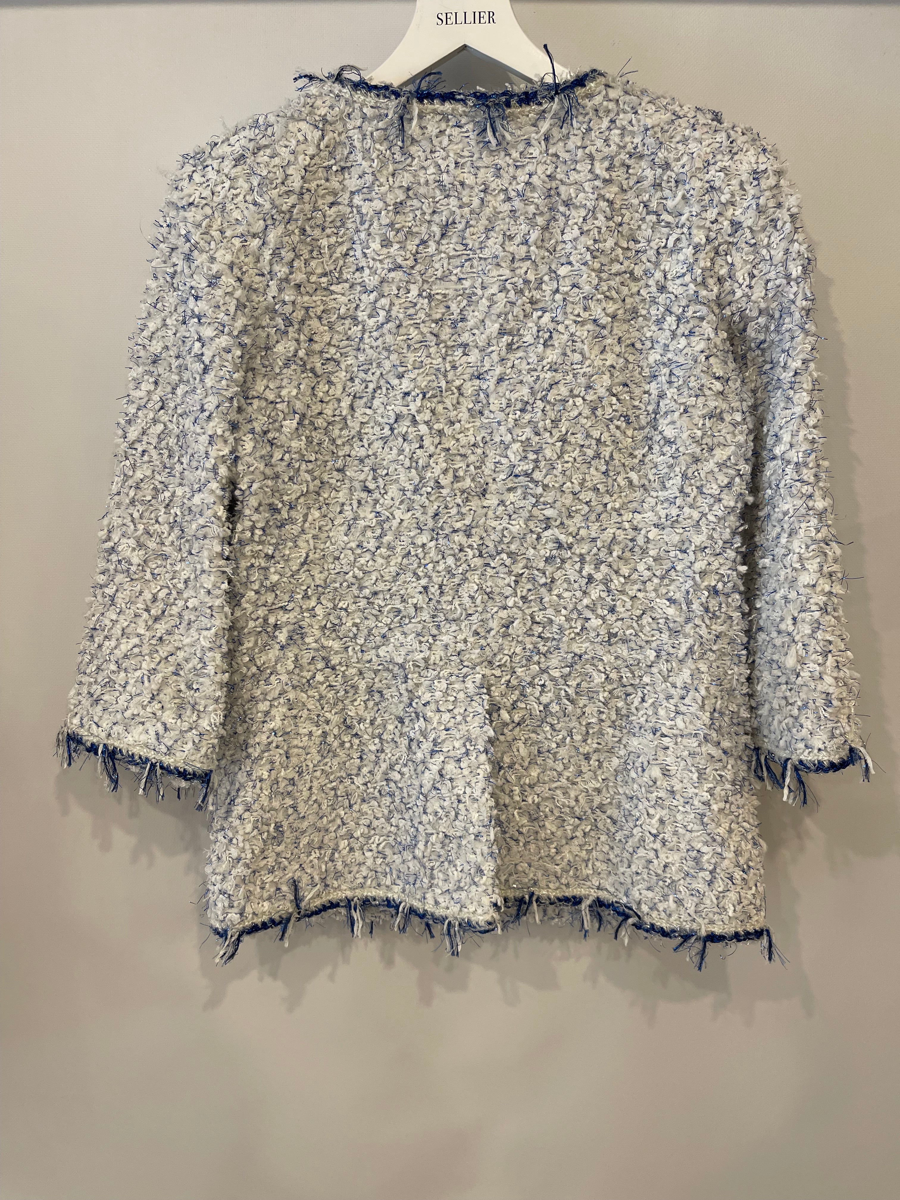 Chanel SS18 White and Blue Fantasy Tweed Jacket with Silver CC Logo Button Detail Size FR 38 (UK 10) RRP £5,100 - Image 10