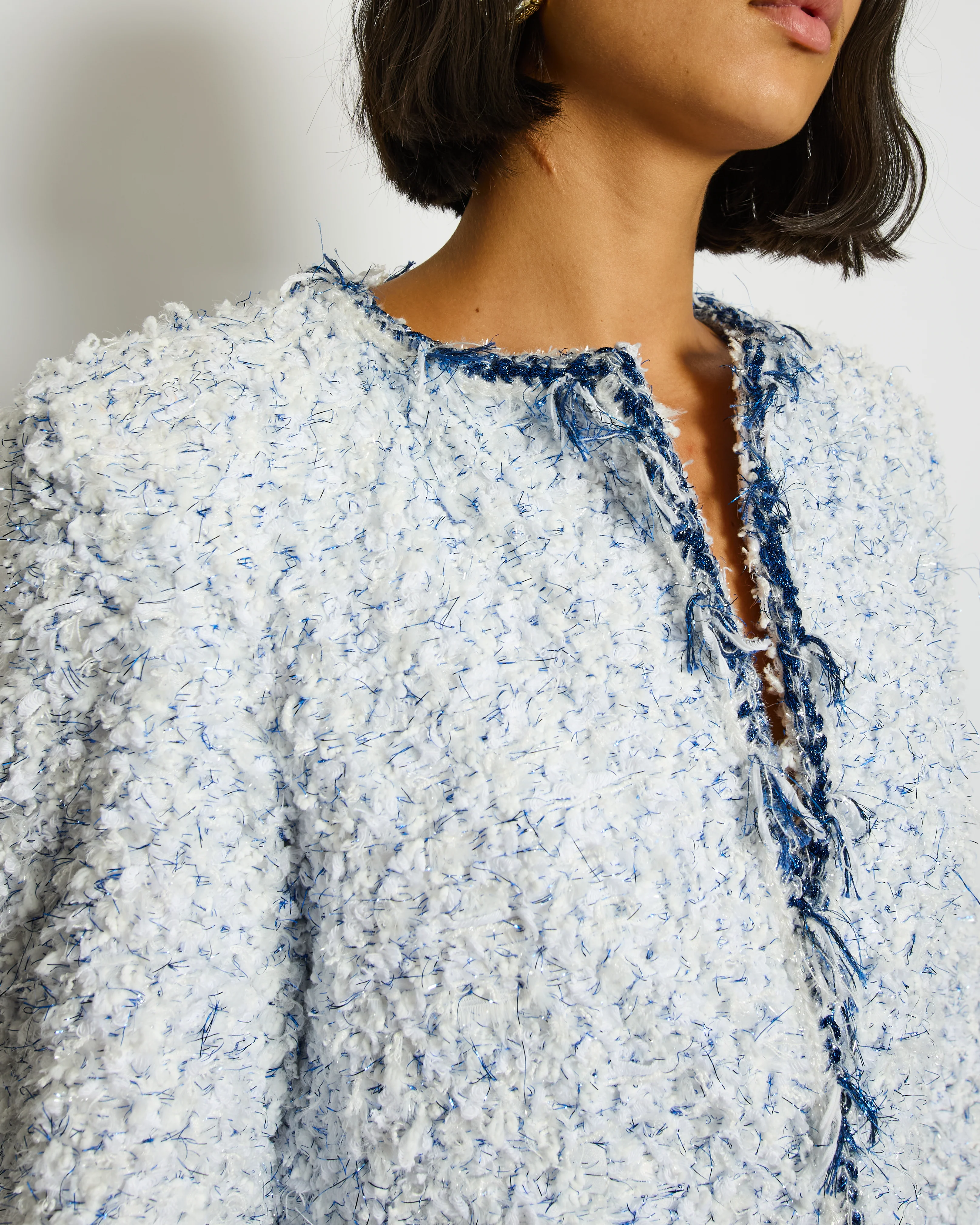 Chanel SS18 White and Blue Fantasy Tweed Jacket with Silver CC Logo Button Detail Size FR 38 (UK 10) RRP £5,100 - Image 3