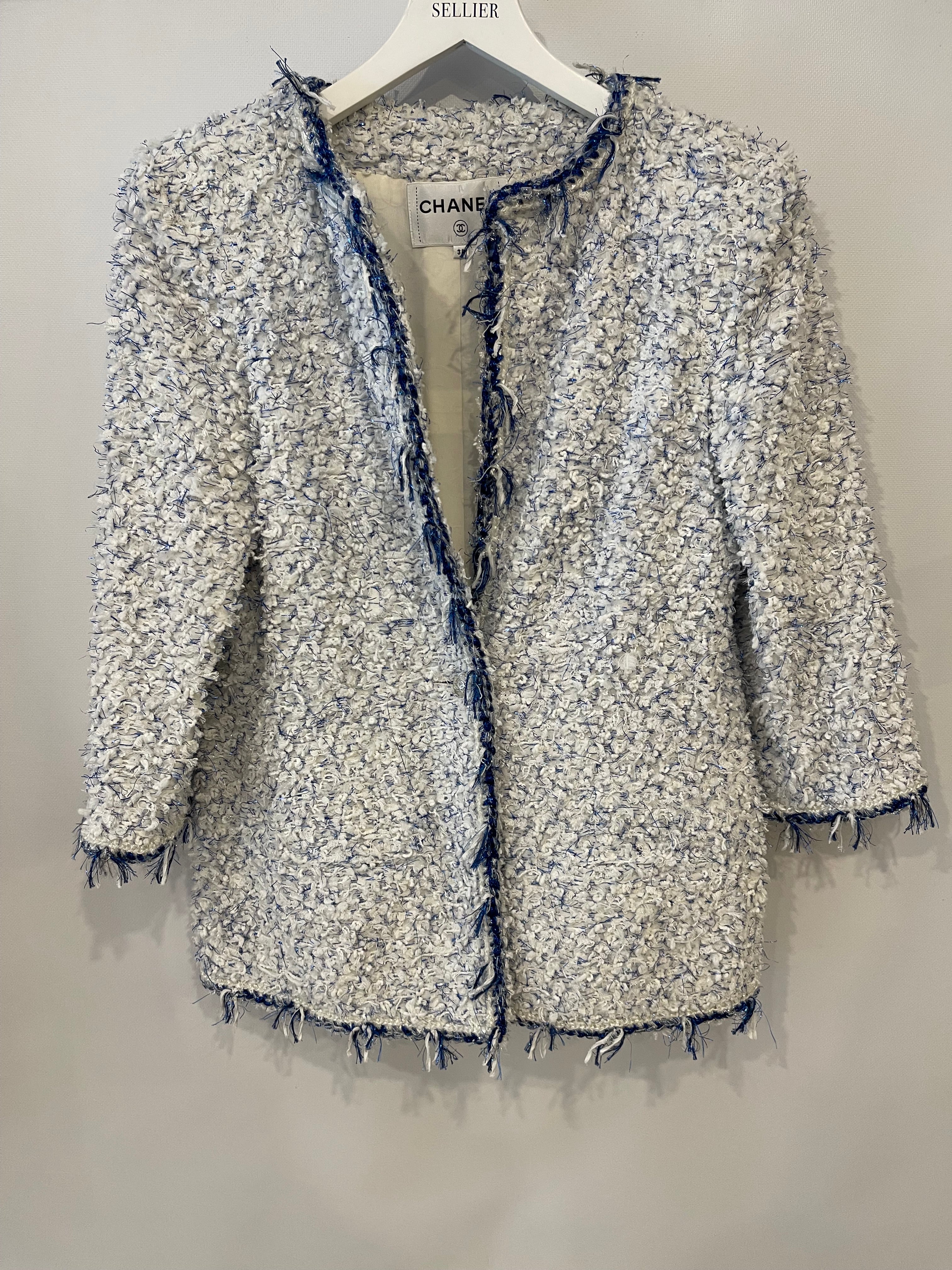 Chanel SS18 White and Blue Fantasy Tweed Jacket with Silver CC Logo Button Detail Size FR 38 (UK 10) RRP £5,100 - Image 9