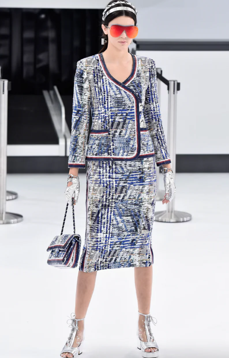 Chanel Spring 2016 White and Blue Vintage Tweed Jacket with Silver CC Logo Buttons Size FR 34 (UK 6) - Image 6