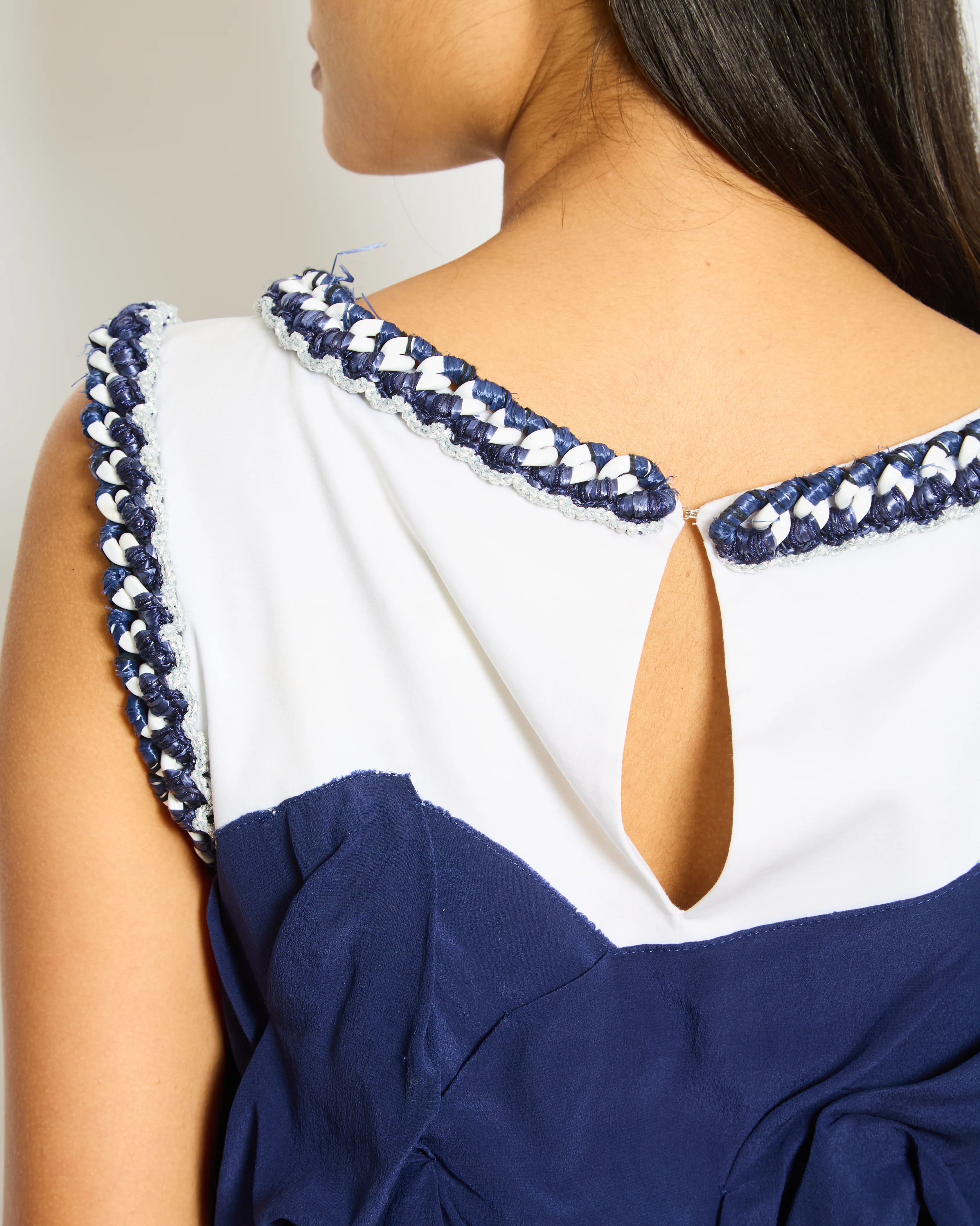 Chanel White and Navy Cotton and Silk Mini Dress with Ruffle Detail and Tweed Trimmed Size FR 36 (UK 8) - Image 3
