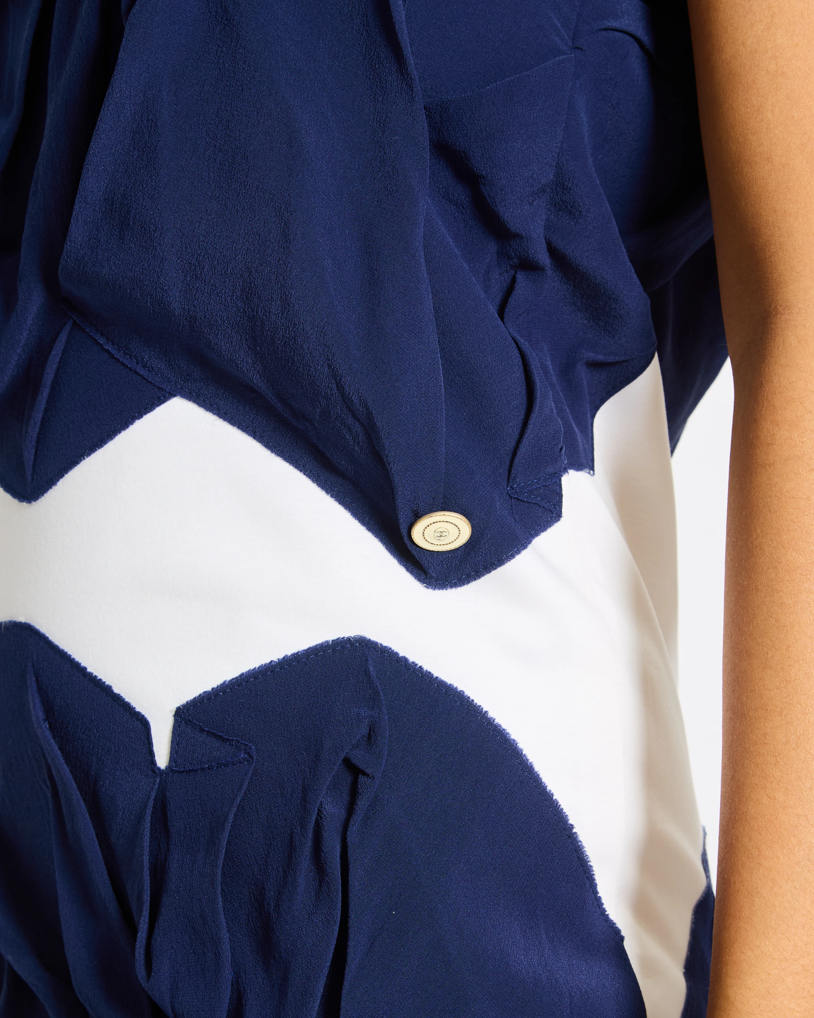 Chanel White and Navy Cotton and Silk Mini Dress with Ruffle Detail and Tweed Trimmed Size FR 36 (UK 8) - Image 4