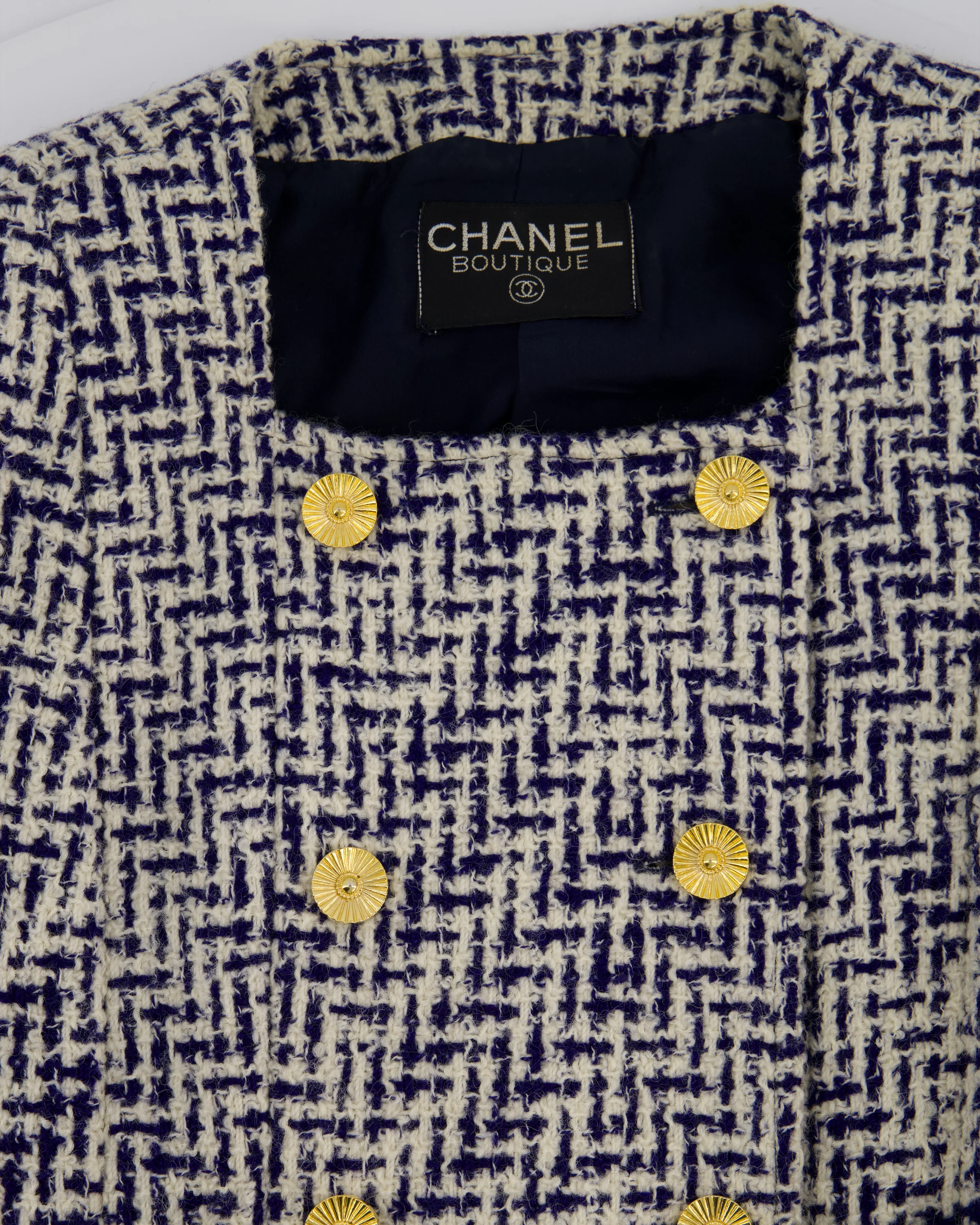 Chanel White and Navy Tweed Double Breasted Jacket with Gold Flower Button Detail FR 36 - 38 (UK 8 - 10) - Image 10