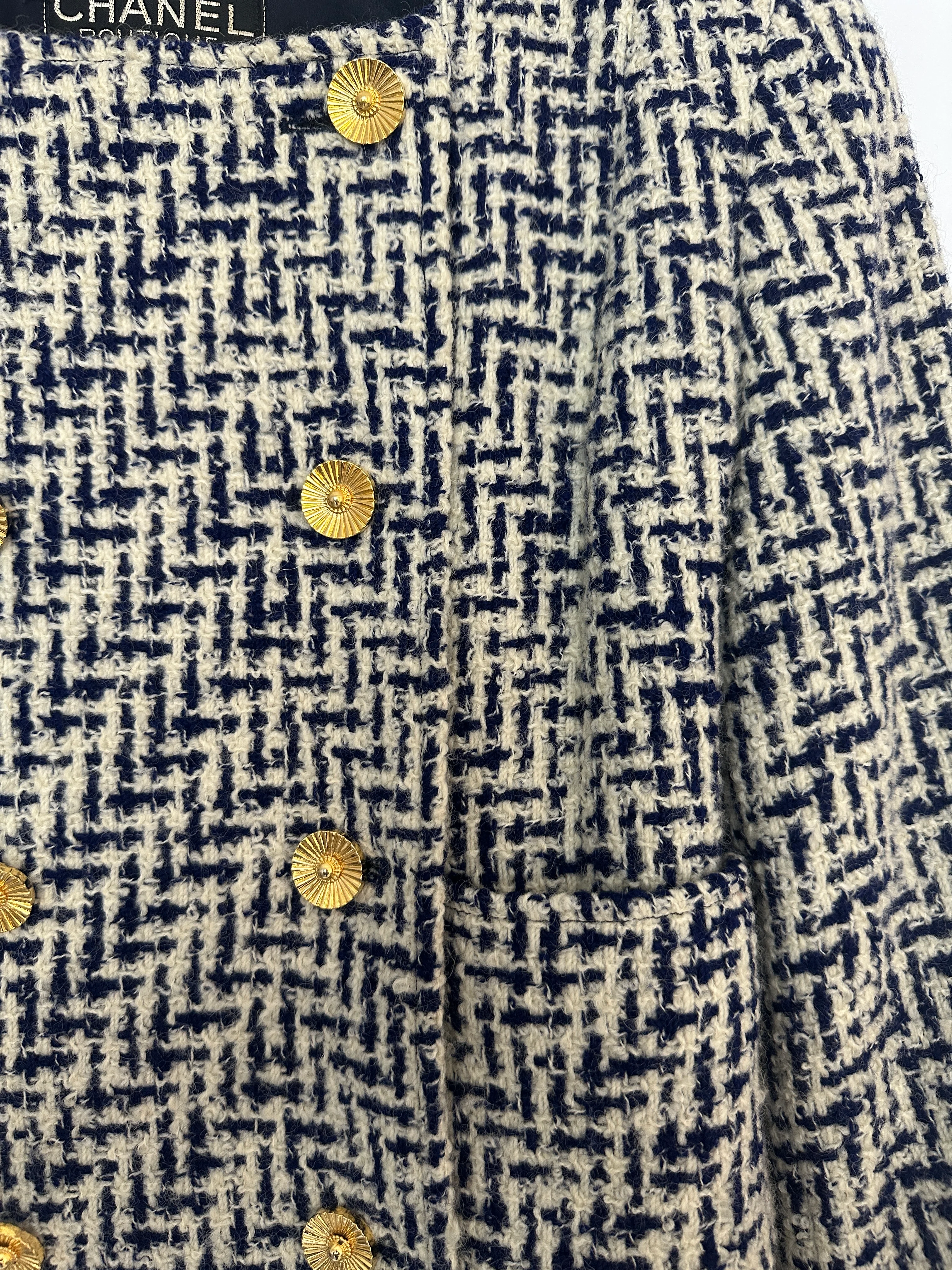 Chanel White and Navy Tweed Double Breasted Jacket with Gold Flower Button Detail FR 36 - 38 (UK 8 - 10) - Image 12