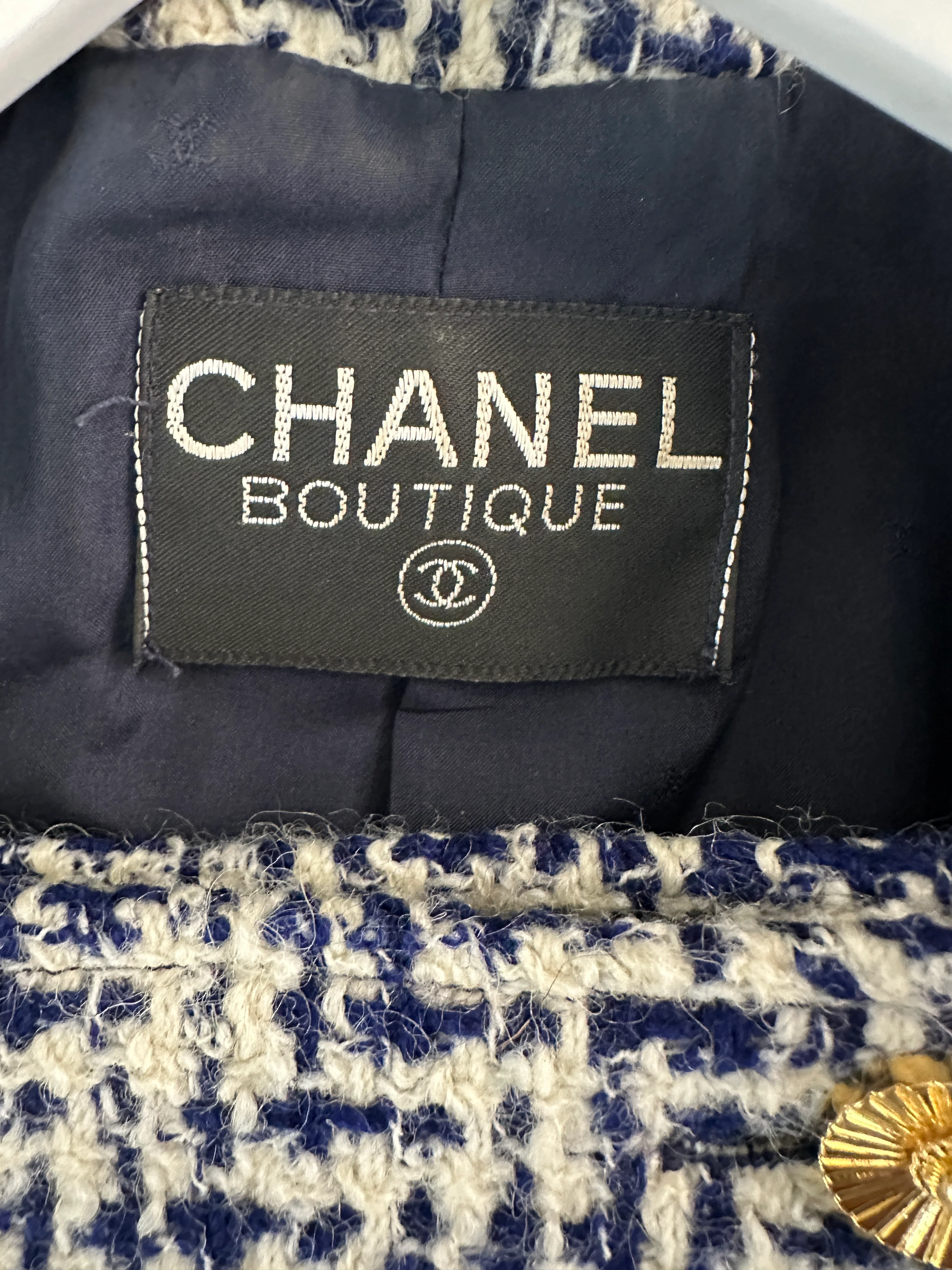 Chanel White and Navy Tweed Double Breasted Jacket with Gold Flower Button Detail FR 36 - 38 (UK 8 - 10) - Image 14