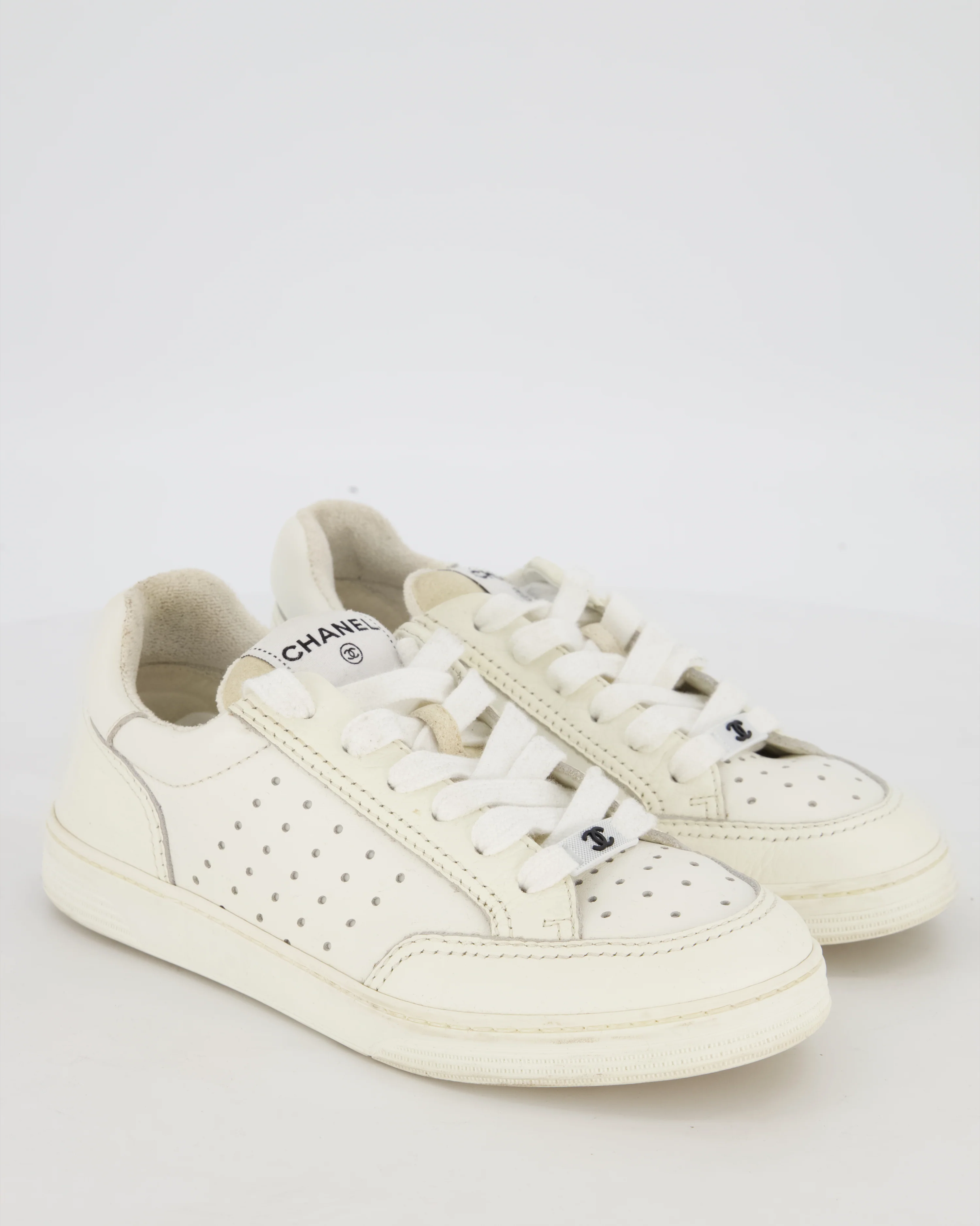 Chanel White Low Top Trainers in Perforated Calfskin Leather Size EU 36 - Image 2