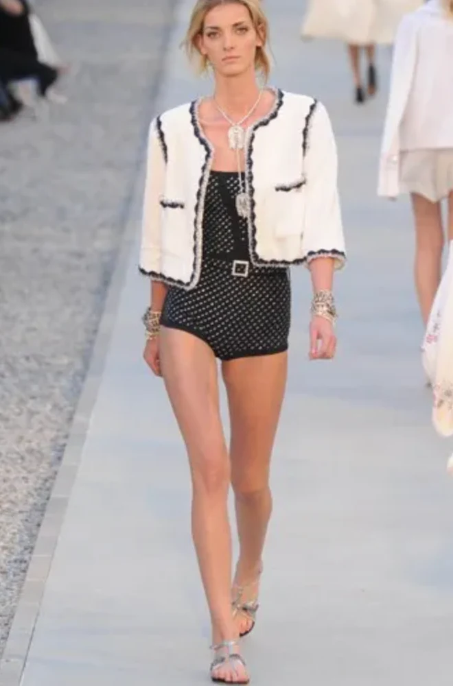 Chanel Cruise 2012 White Terrycloth Jacket with Blue Tweed Trim and Silver CC Logo Buttons Size FR 40 (UK 12) - Image 6