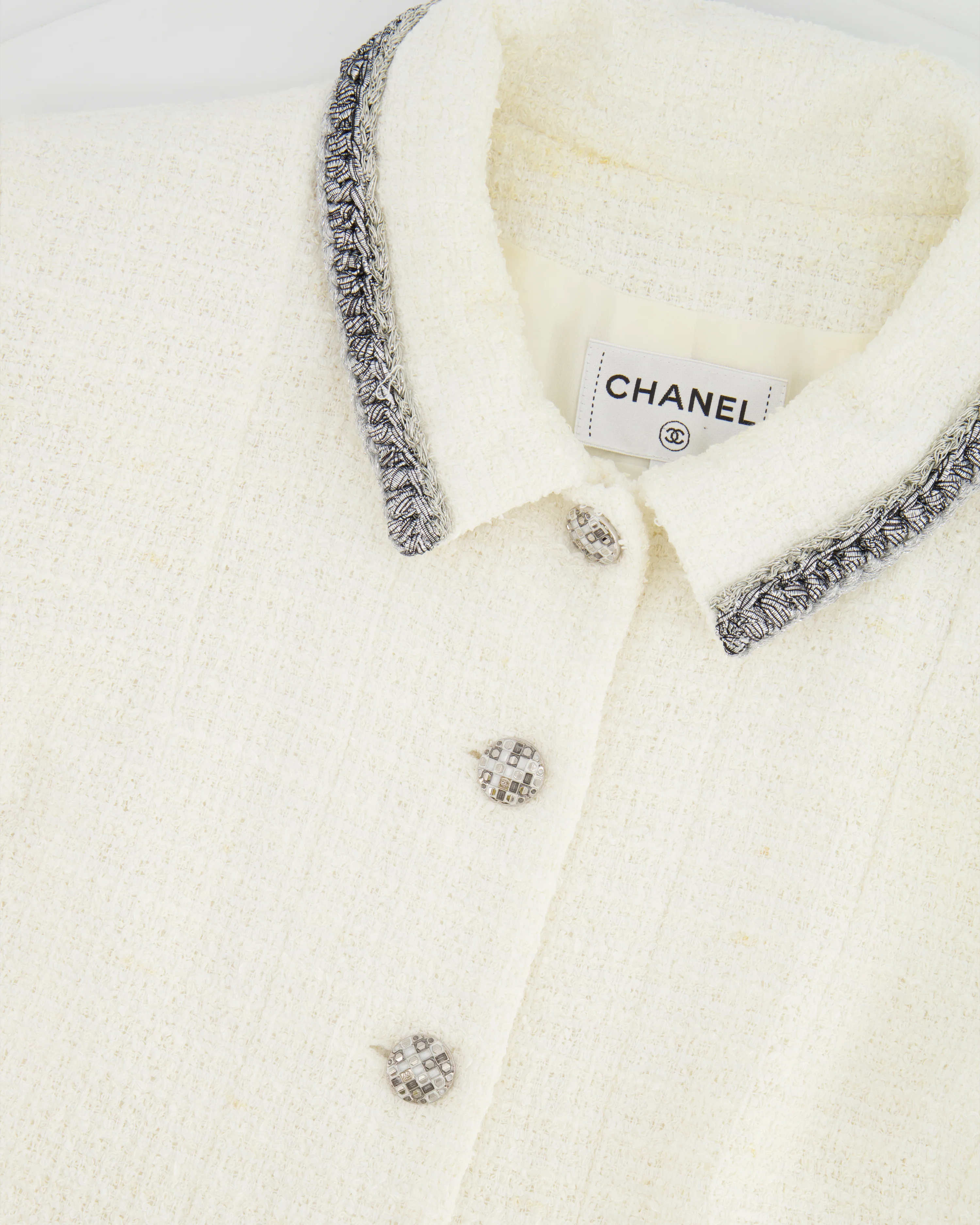 *HOT* Chanel 20S White Tweed Short-Sleeve Mini Dress with Silver Buttons and Embellishments Details FR 42 (UK 14) RRP £5,250 - Image 10