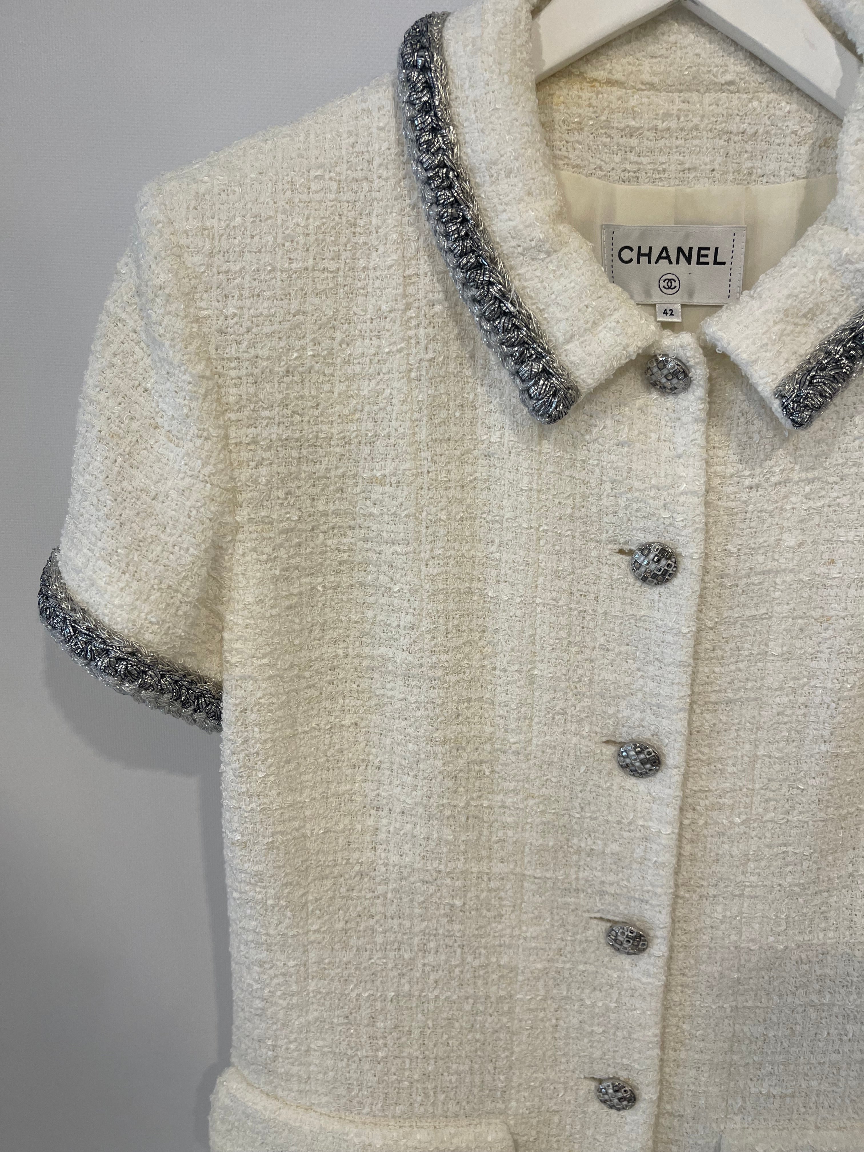 *HOT* Chanel 20S White Tweed Short-Sleeve Mini Dress with Silver Buttons and Embellishments Details FR 42 (UK 14) RRP £5,250 - Image 14