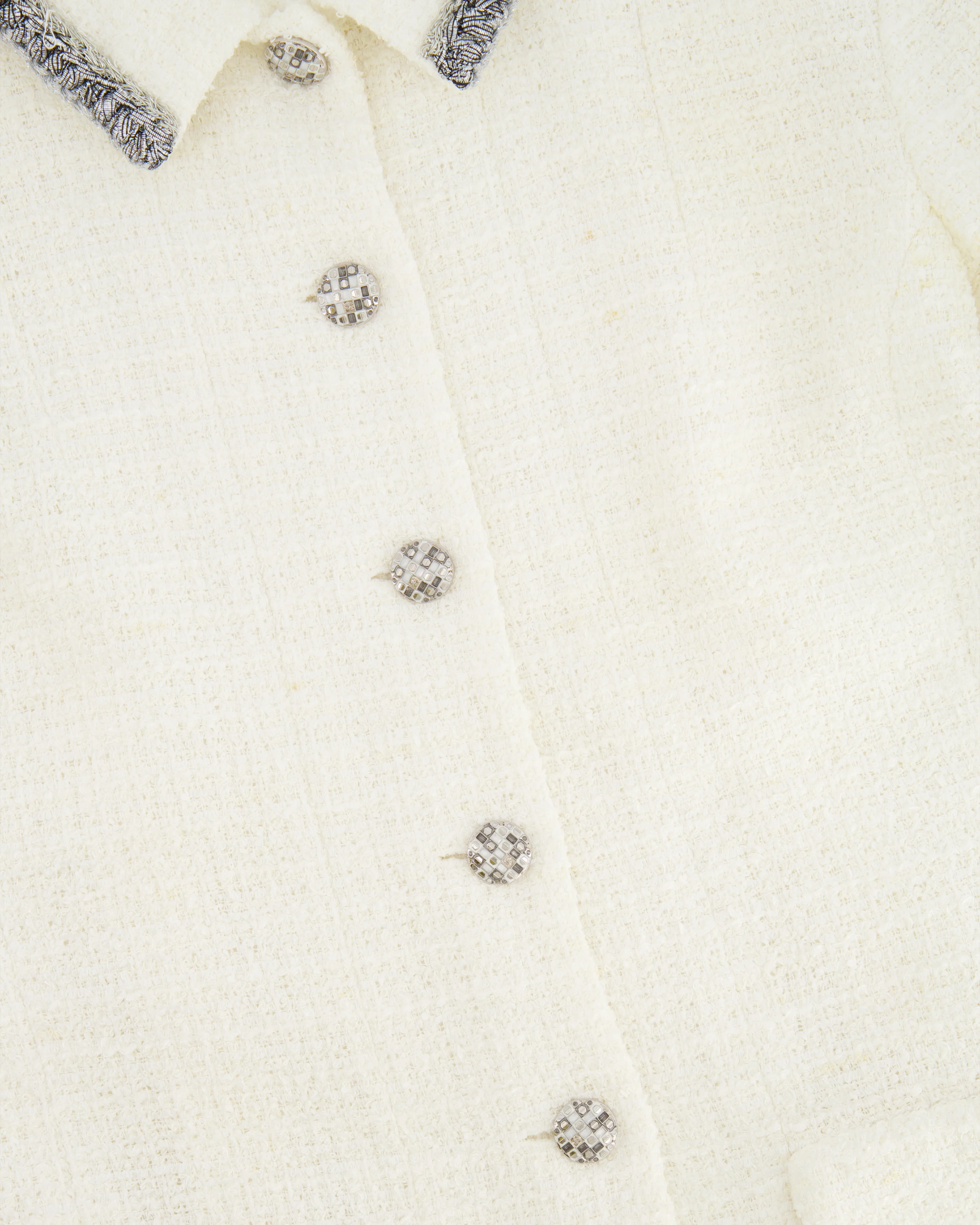 *HOT* Chanel 20S White Tweed Short-Sleeve Mini Dress with Silver Buttons and Embellishments Details FR 42 (UK 14) RRP £5,250 - Image 9