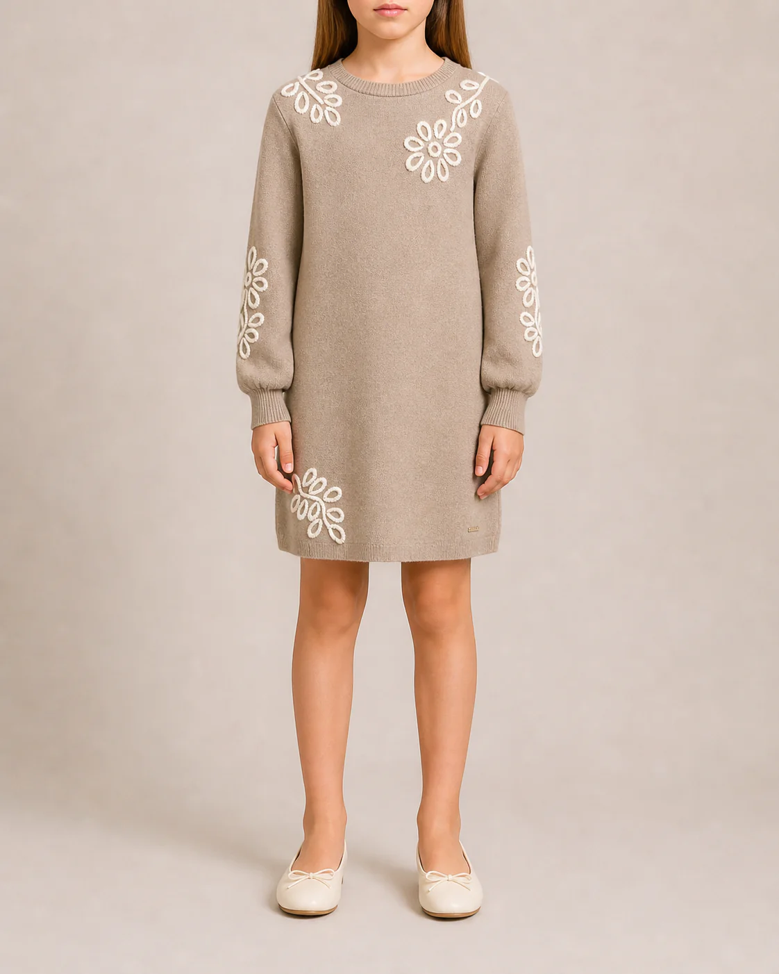 Chloé Kids Beige Knit Dress with White Floral Embroideries and Gold Logo Size 10 years RRP £575 