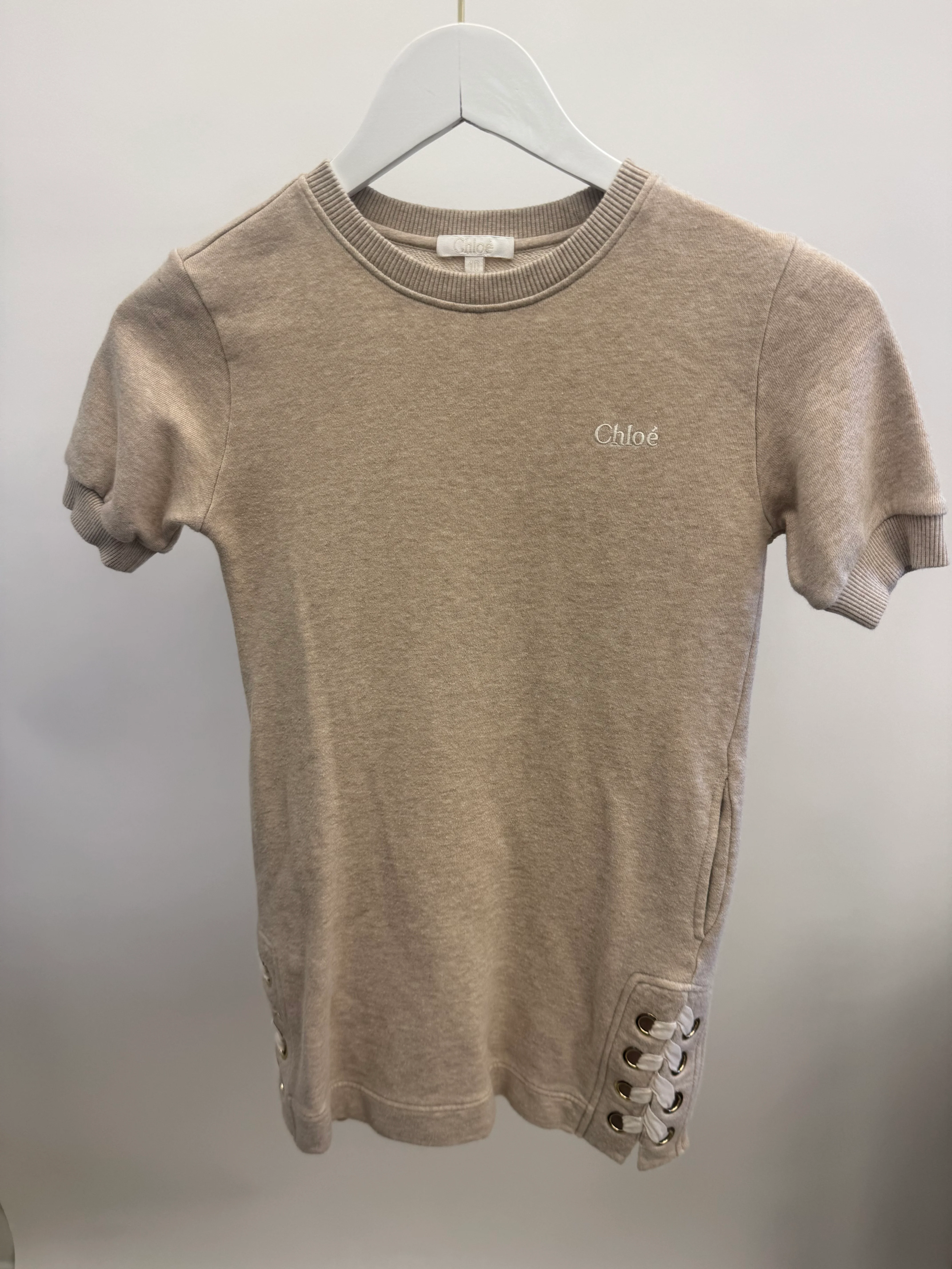 Chloé Kids Beige Short-Sleeve Dress with Logo and Buckle Details Size 10 years - Image 3