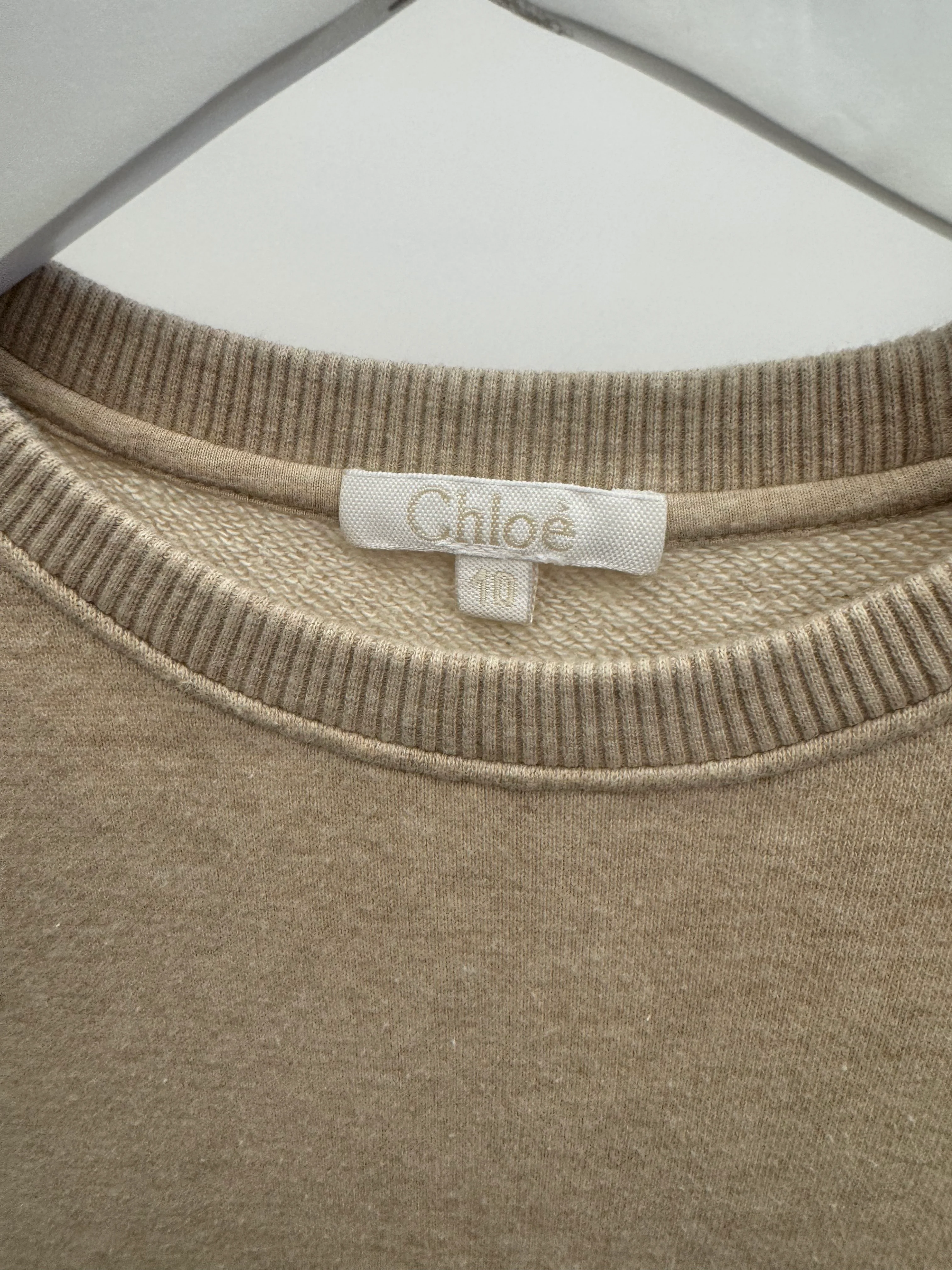 Chloé Kids Beige Short-Sleeve Dress with Logo and Buckle Details Size 10 years - Image 4