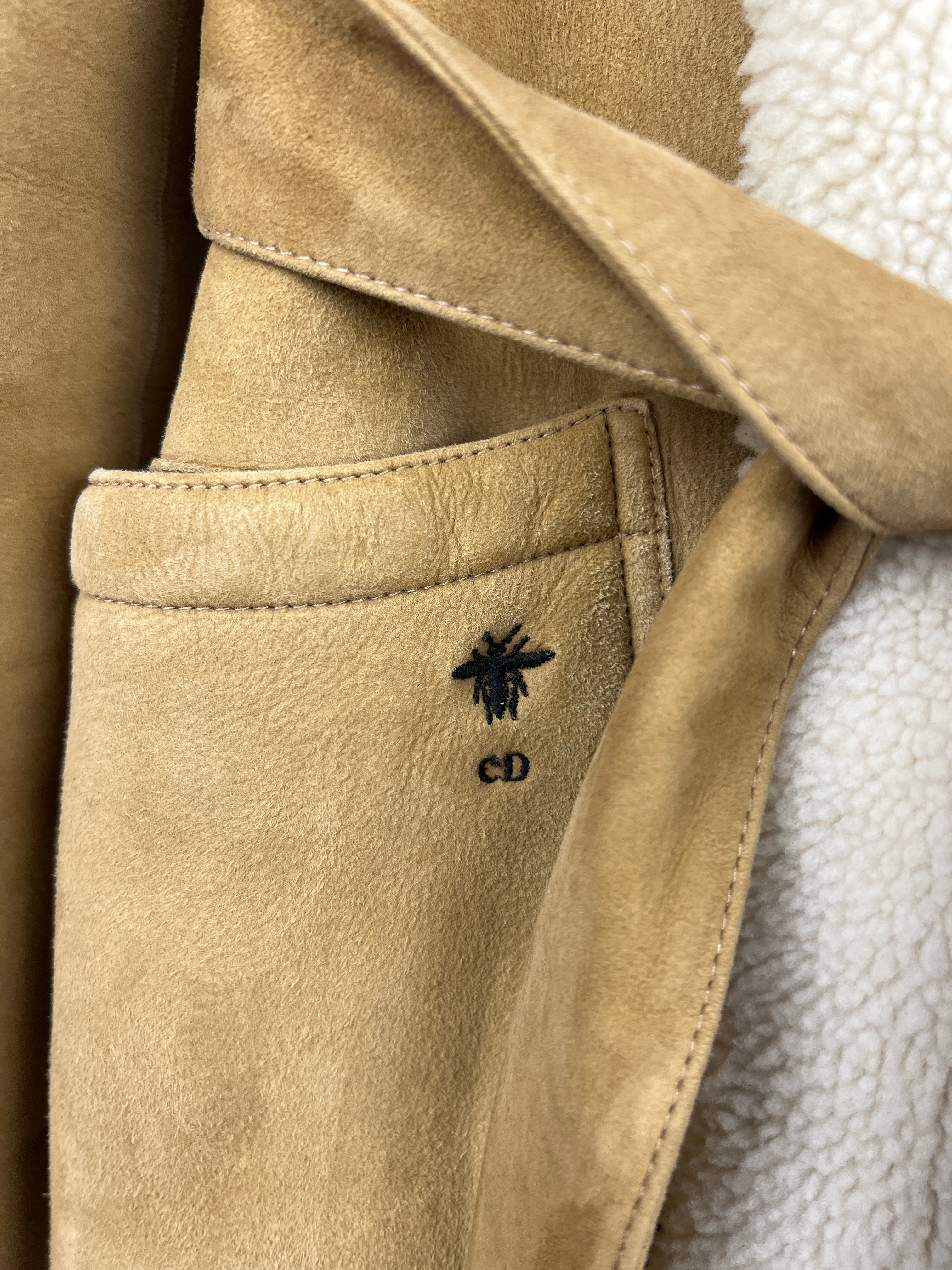 Christian Dior Tan and Cream Reversible Suede and Shearling Coat with Embroidered Logo and Belt Size FR 38 (UK 10) - Image 13