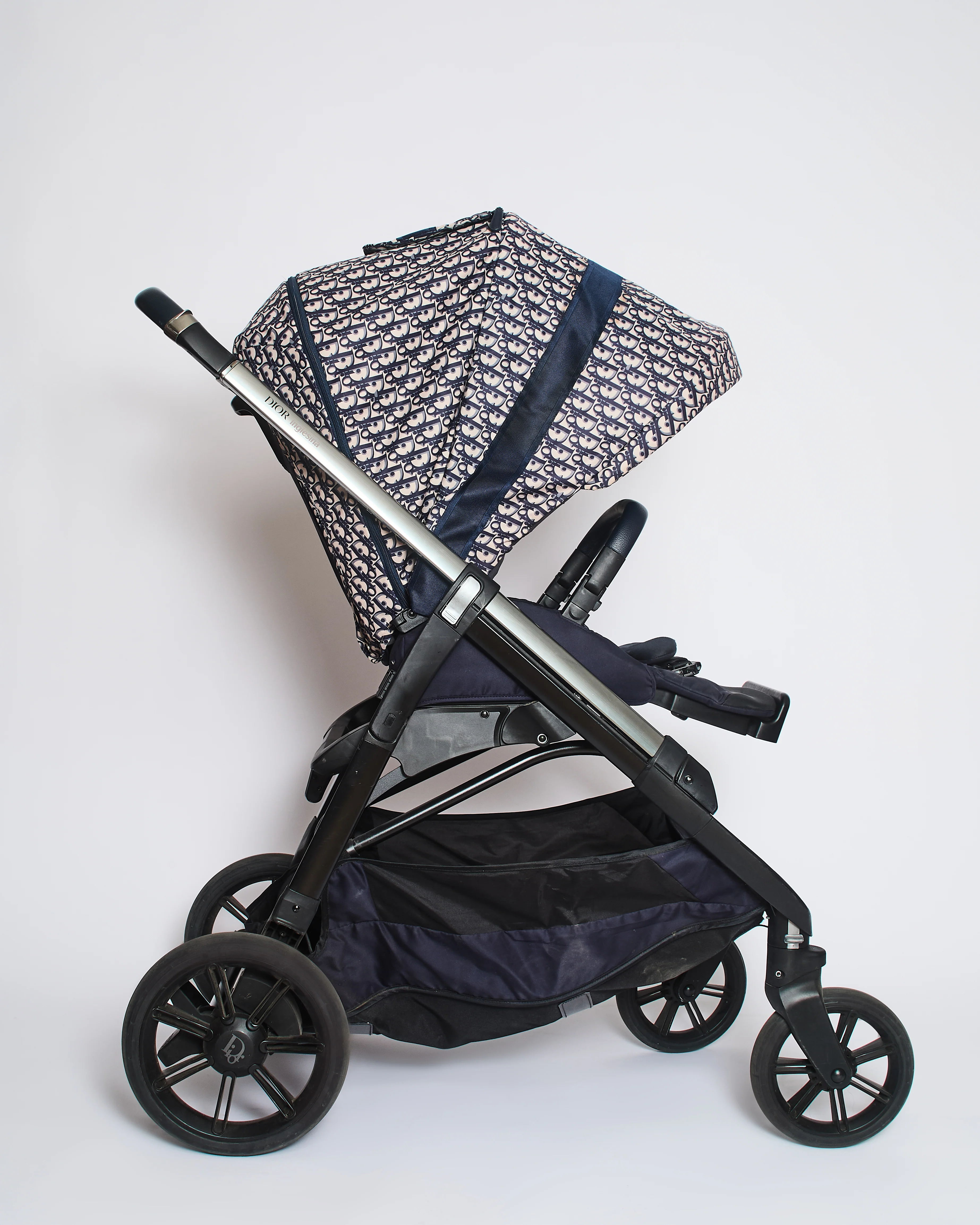Christian Dior x Inglesina Bassinet and Stroller Combo in Blue and Beige Oblique Print Technical Fabric - Image 9