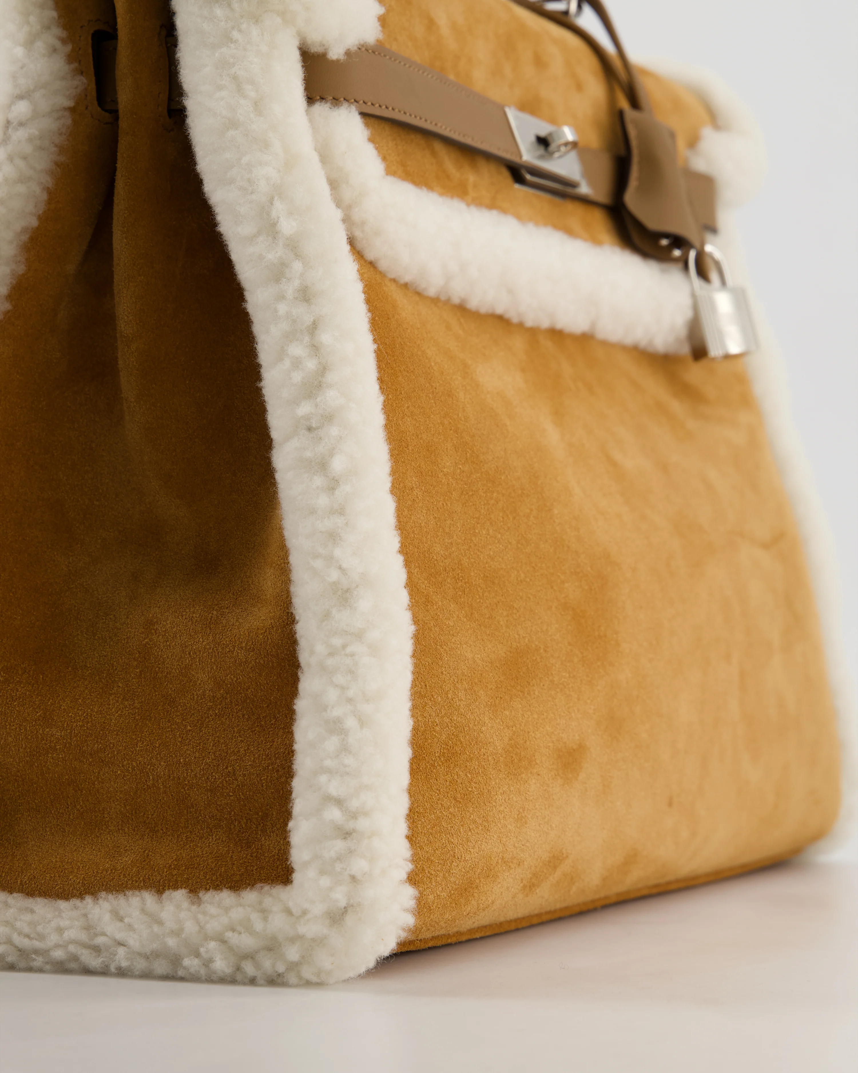 *COLLECTOR'S* Hermès Kelly 35 Teddy Plush Grizzly Bag in Alezan Swift Leather, Ecru Plush & Chamois Grizzly Suede Leather with Palladium Hardware - Image 13