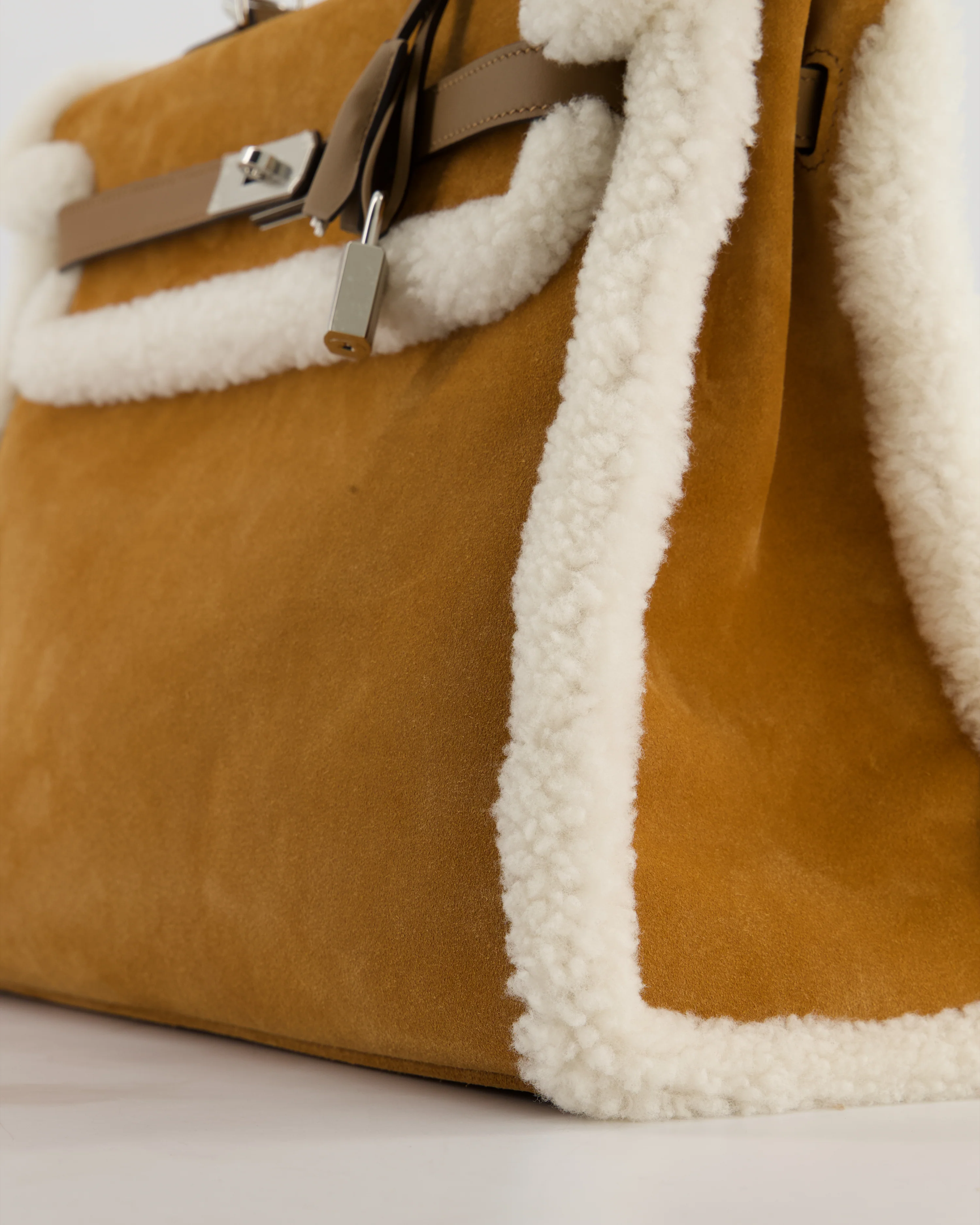 *COLLECTOR'S* Hermès Kelly 35 Teddy Plush Grizzly Bag in Alezan Swift Leather, Ecru Plush & Chamois Grizzly Suede Leather with Palladium Hardware - Image 14