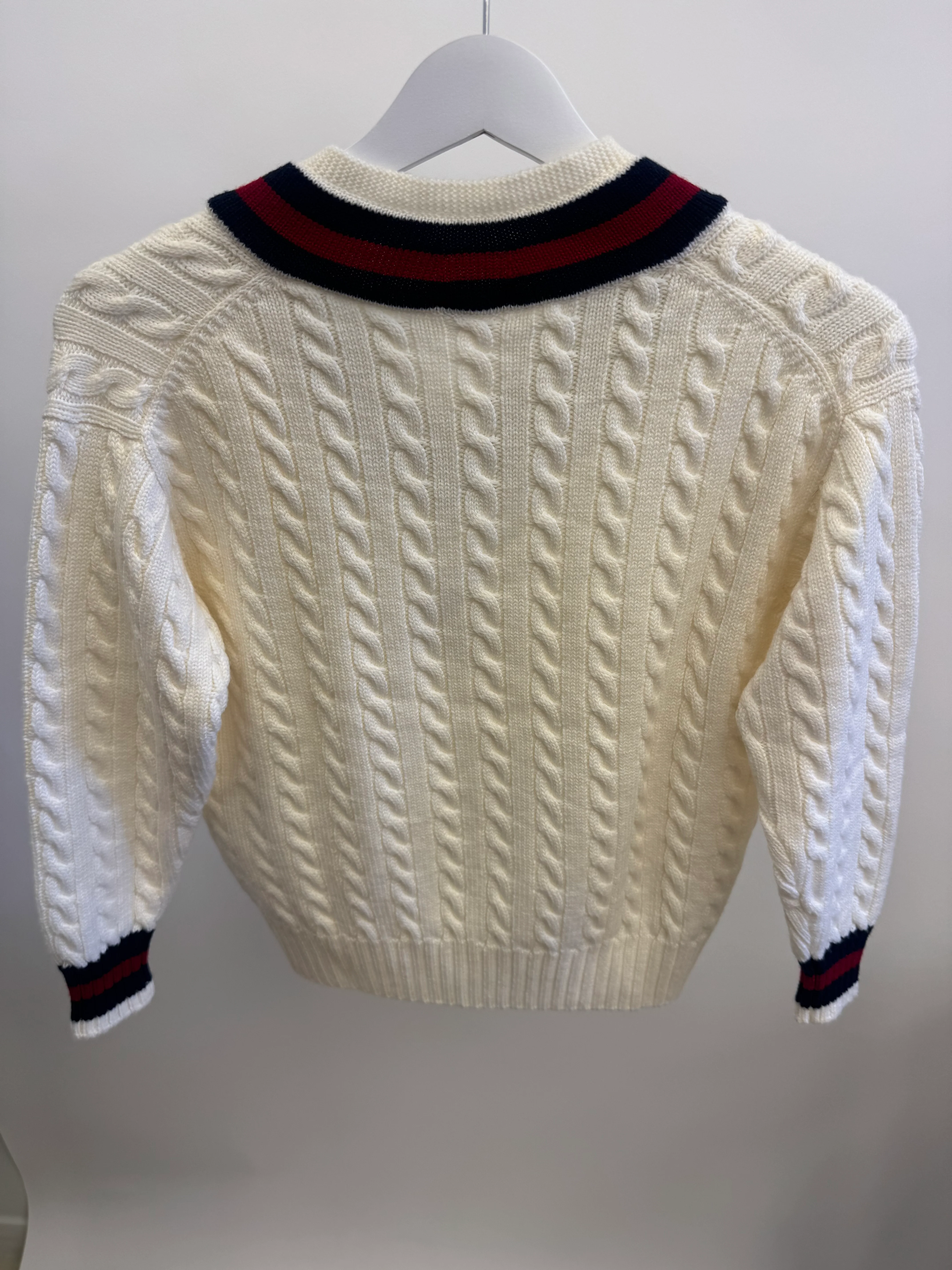 Dolce & Gabbana Kids Cream Wool Cableknit Jumper with Logo Embroidered Patch Size 7/8 years RRP £350 - Image 4