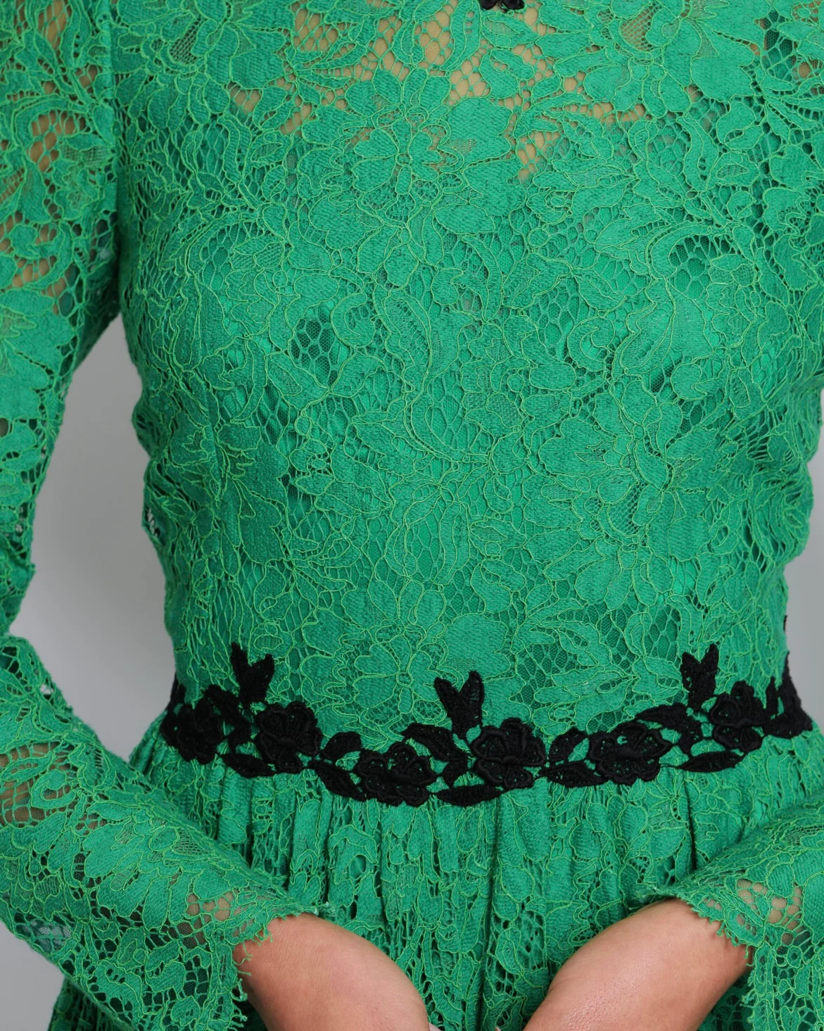 Dolce & Gabbana Apple Green Lace Midi Dress with Black Floral Collar and Waist Detail Size IT 42 (UK 10) - Image 2